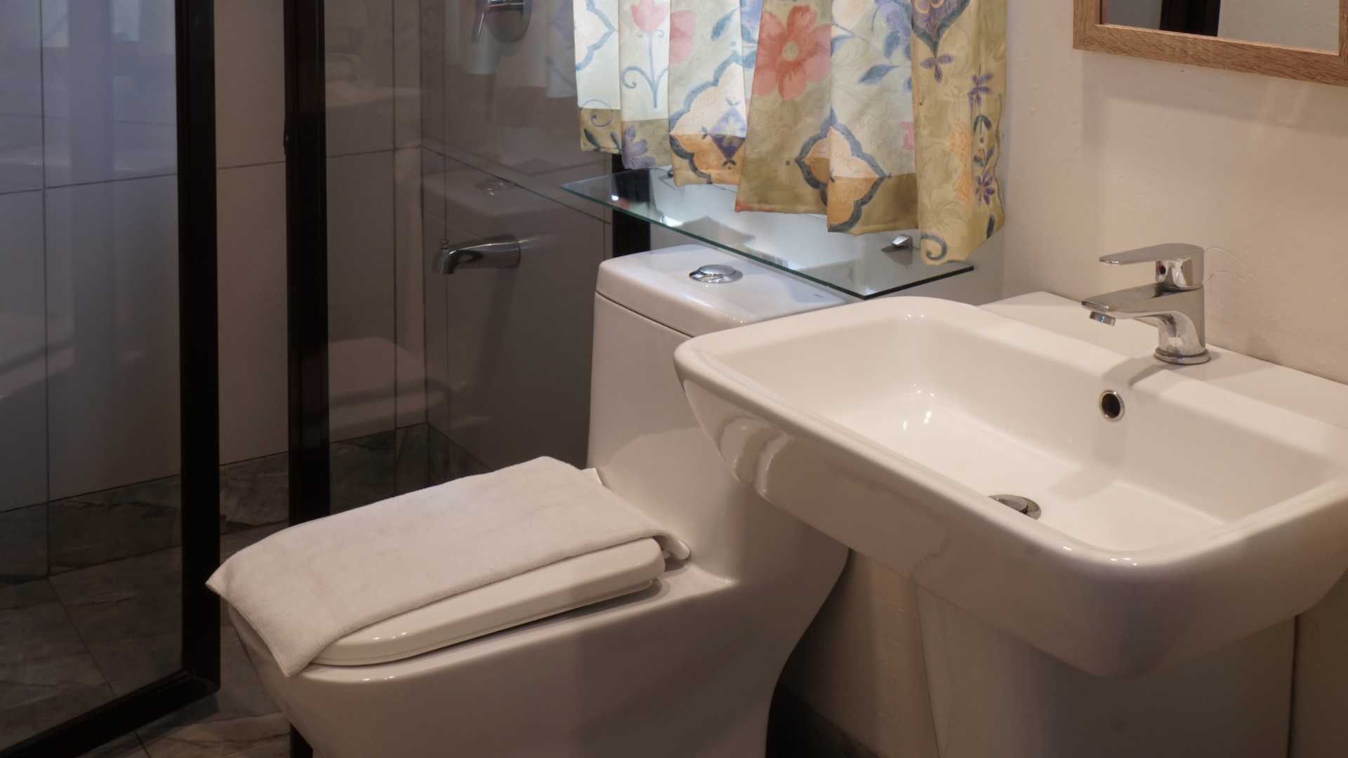 1775 Adriatico Suites Bed and Breakfast 2