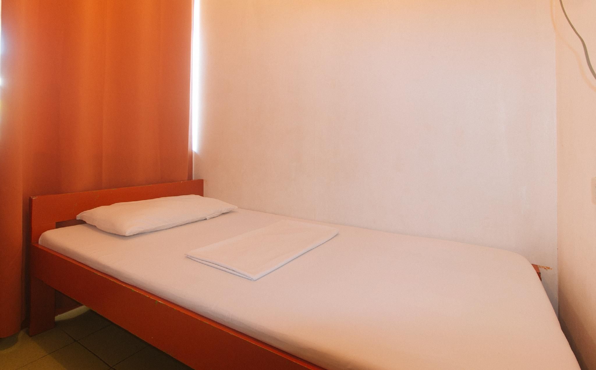 Single Room with Shared Bathroom