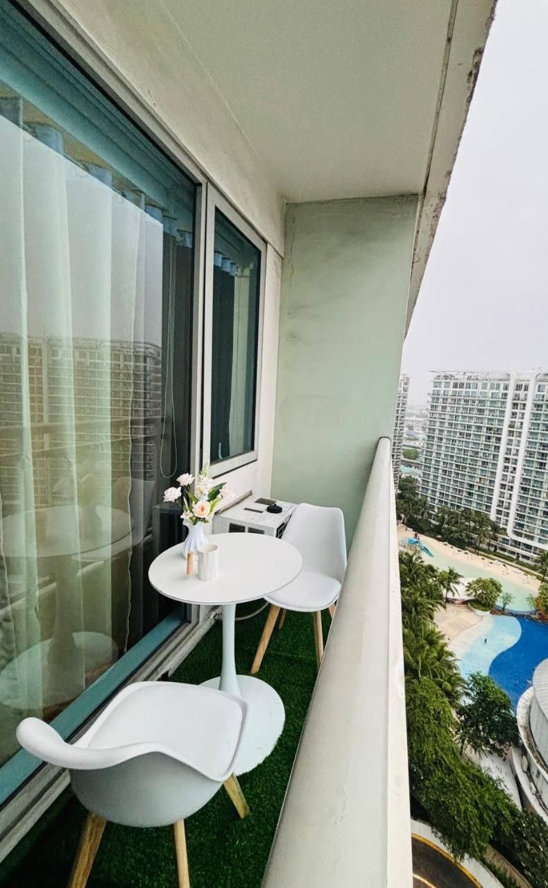 Apartment with Pool View 