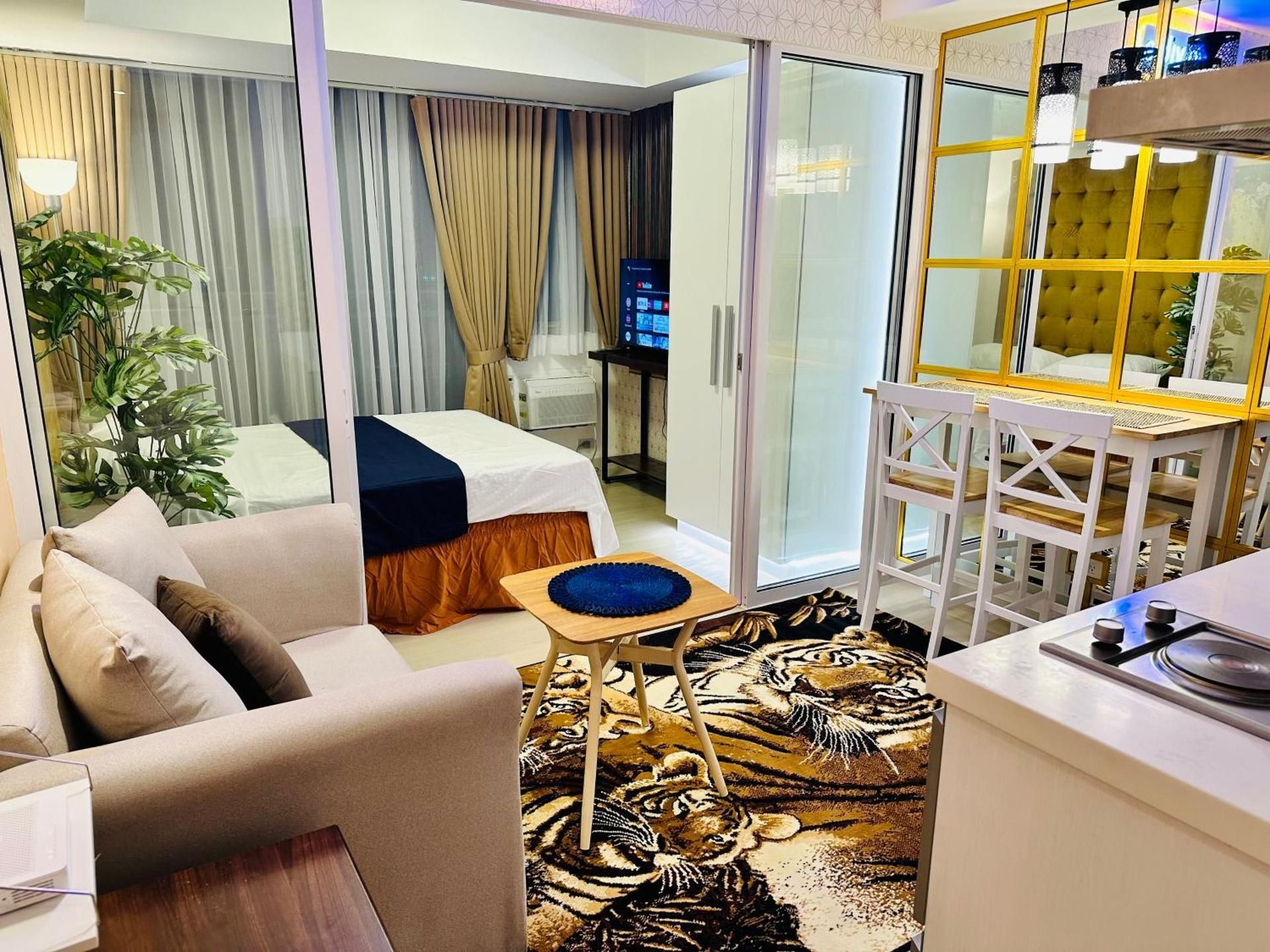 Deluxe One-Bedroom Apartment with City View