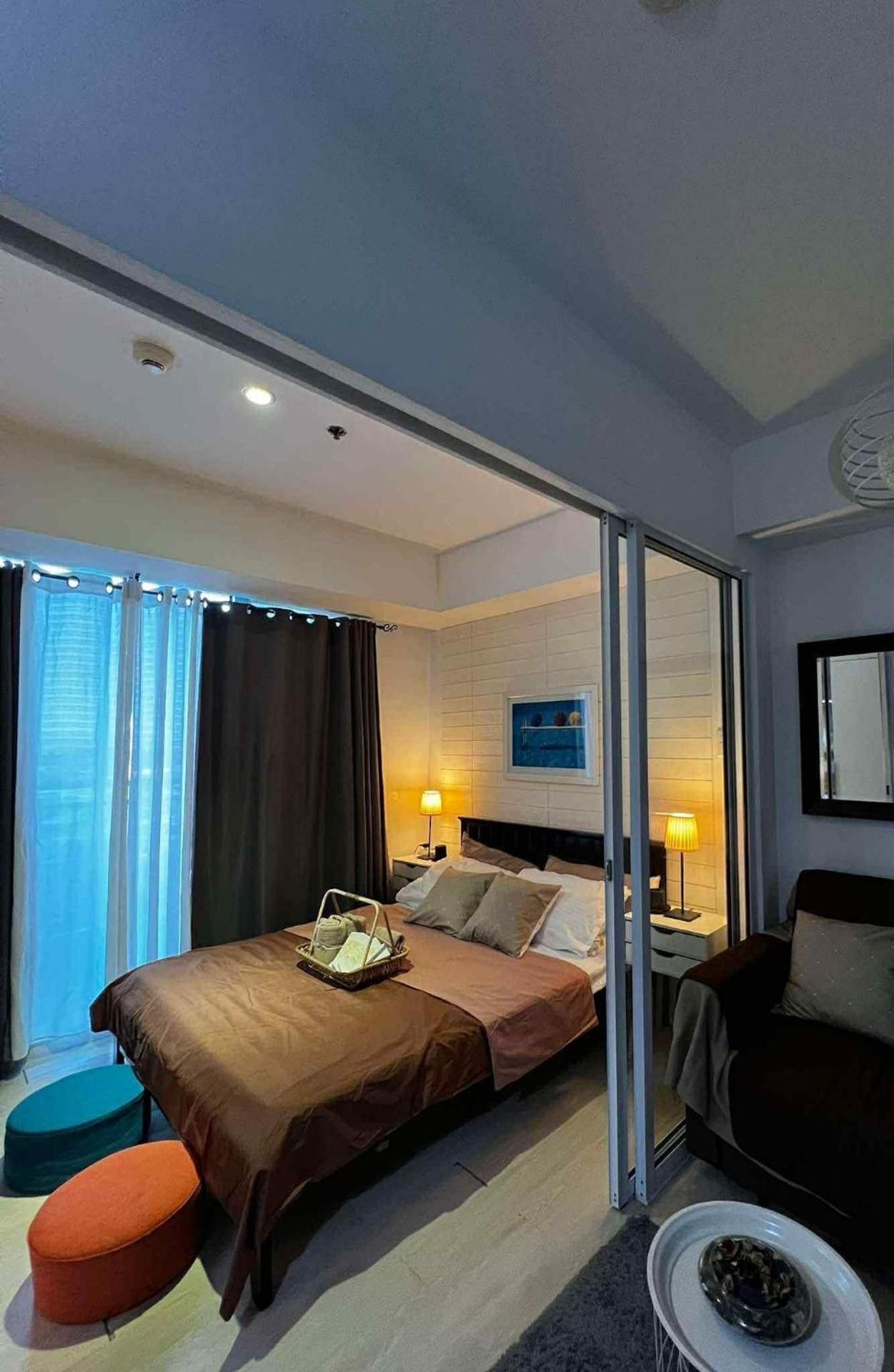 Apartment with City View
