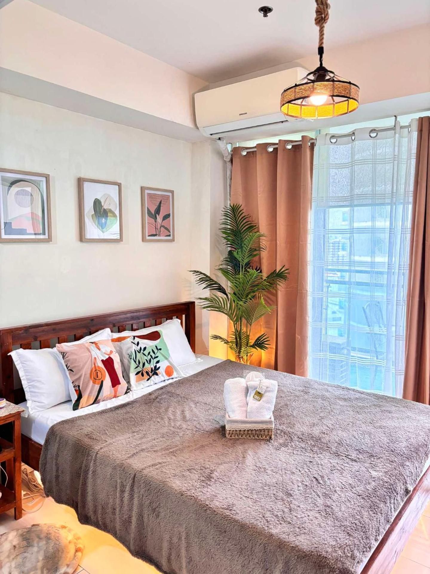One-Bedroom Apartment with Balcony