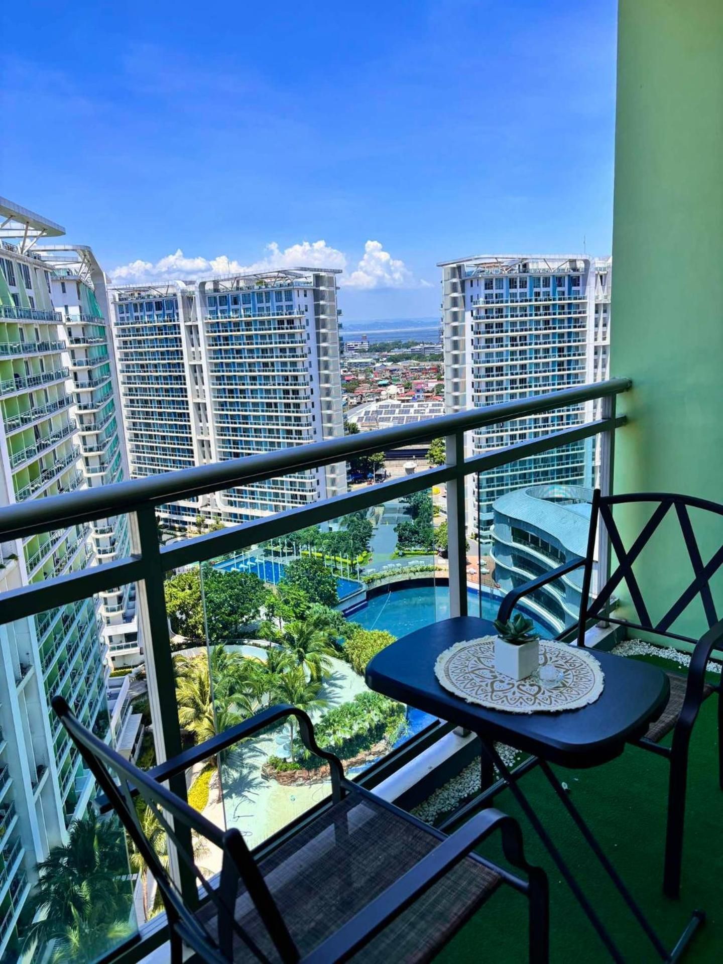 One-Bedroom Apartment with Balcony