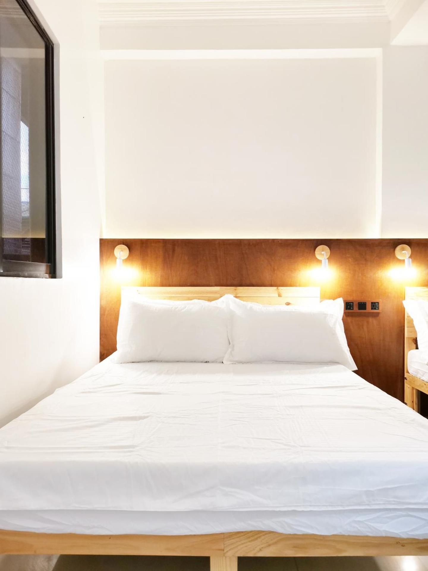 NomadsMNL Hostel Double Room