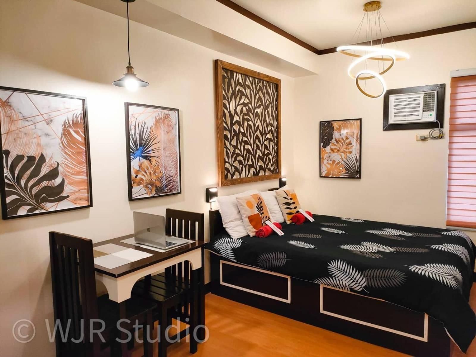 Queen Studio