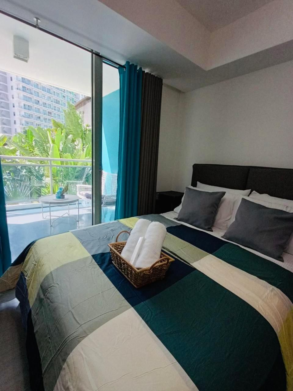 Maldives Suites, Azure Urban Resorts and Residences Apartment with Balcony
