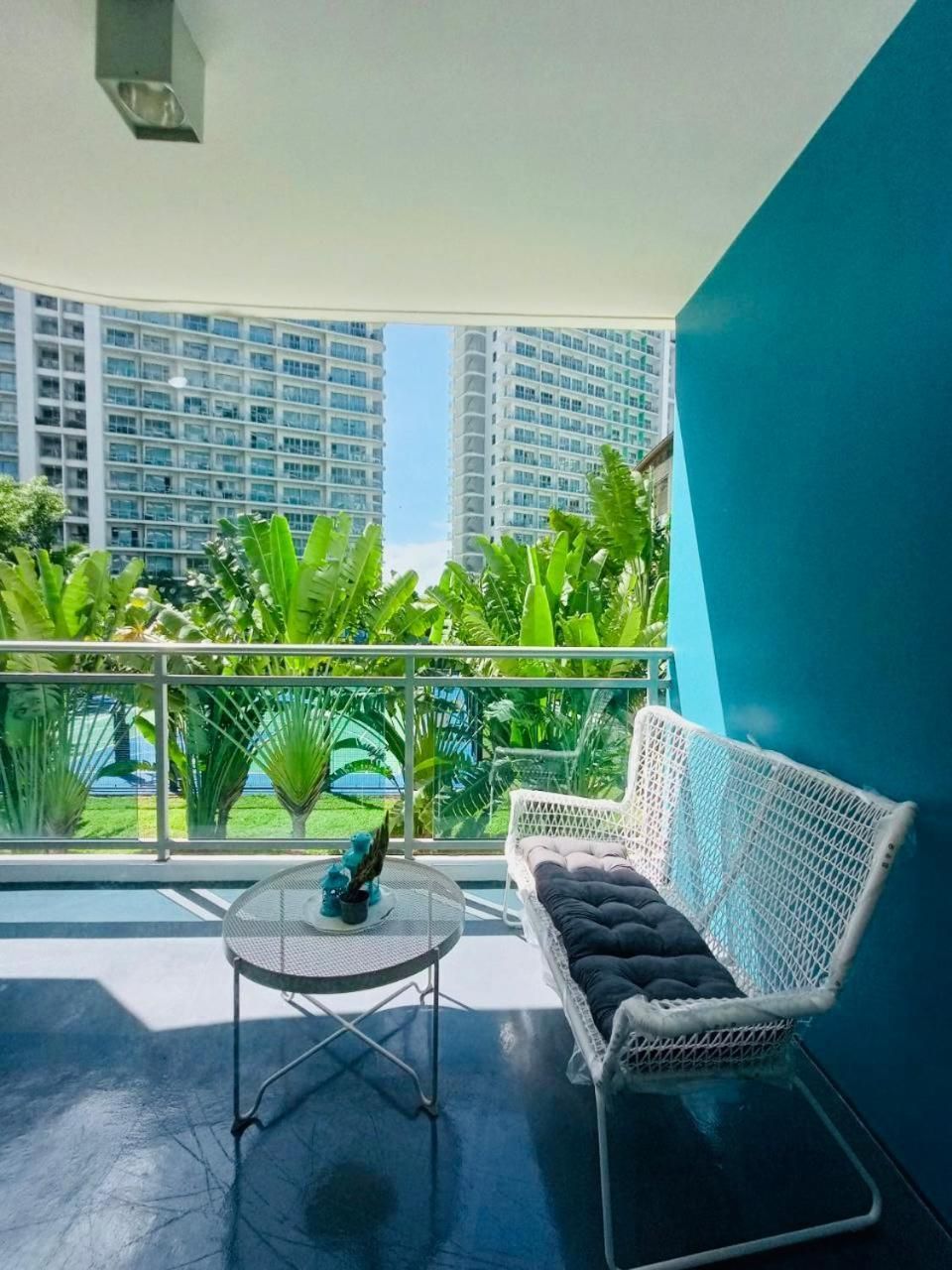 Maldives Suites, Azure Urban Resorts and Residences Apartment with Balcony 2