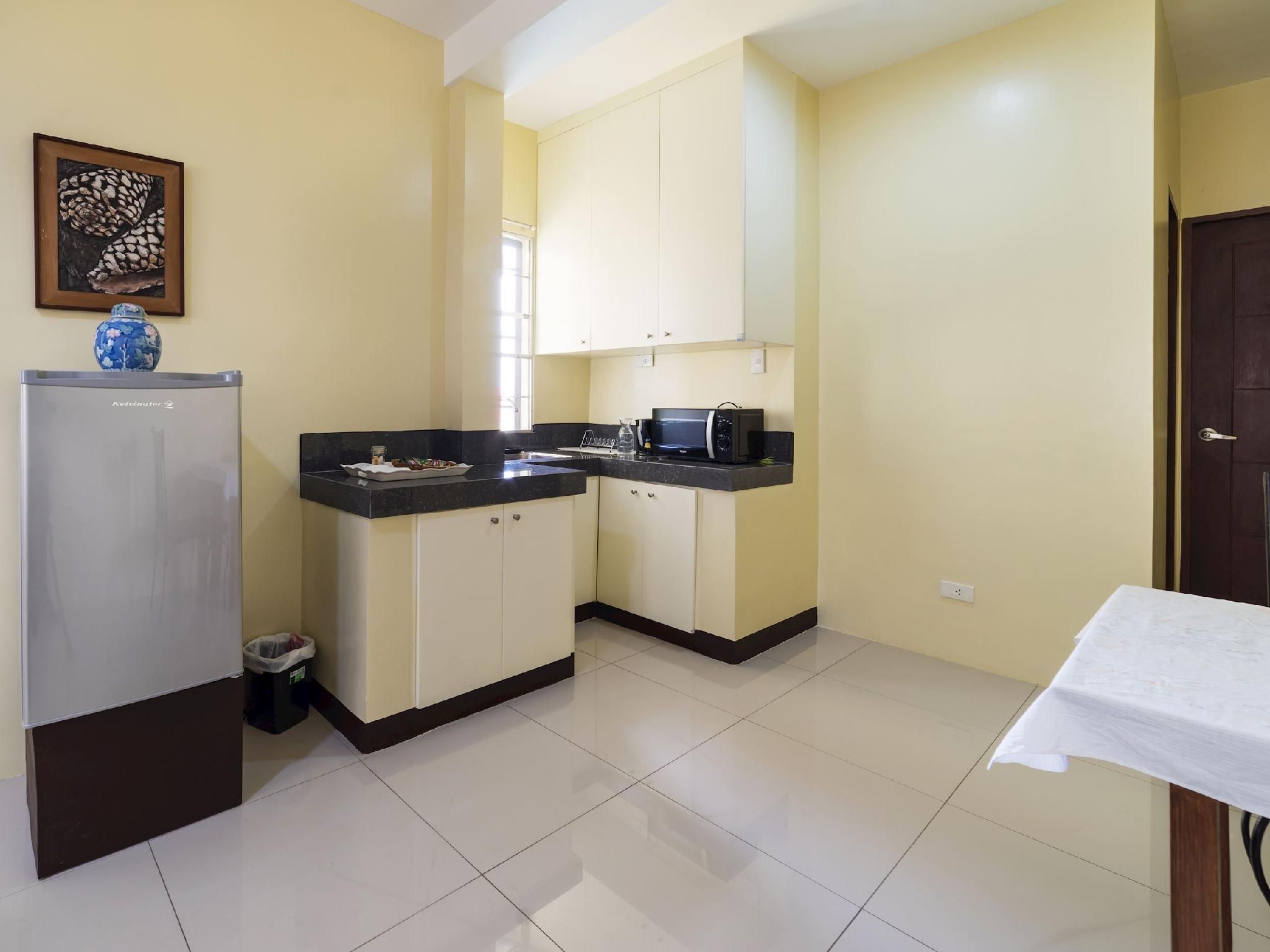 47 Long Beach Apartment 3