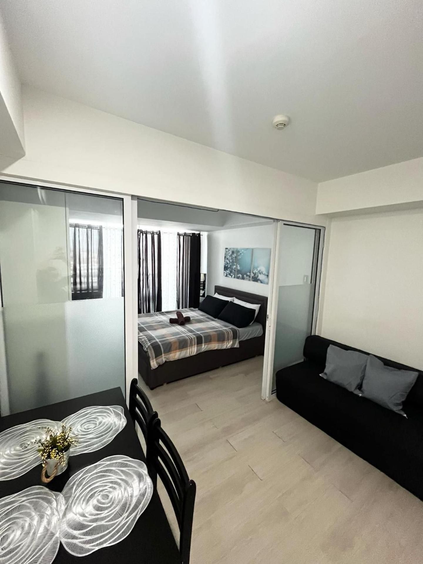One-Bedroom Apartment With City View