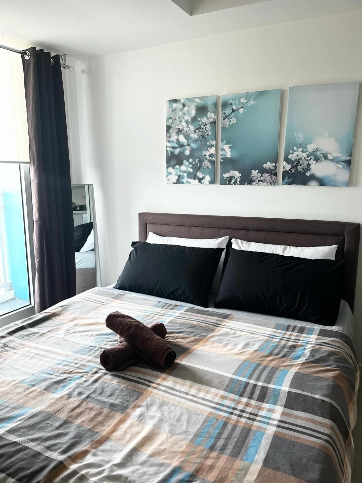 One-Bedroom Apartment With City View