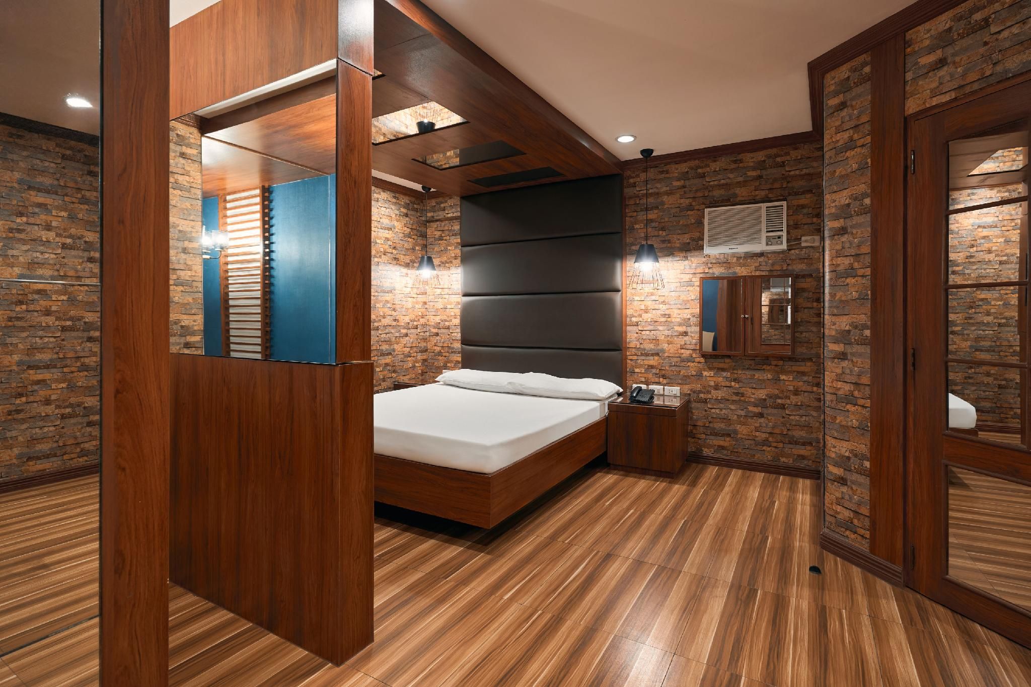 Standard Room - Parking and Garage Not Included