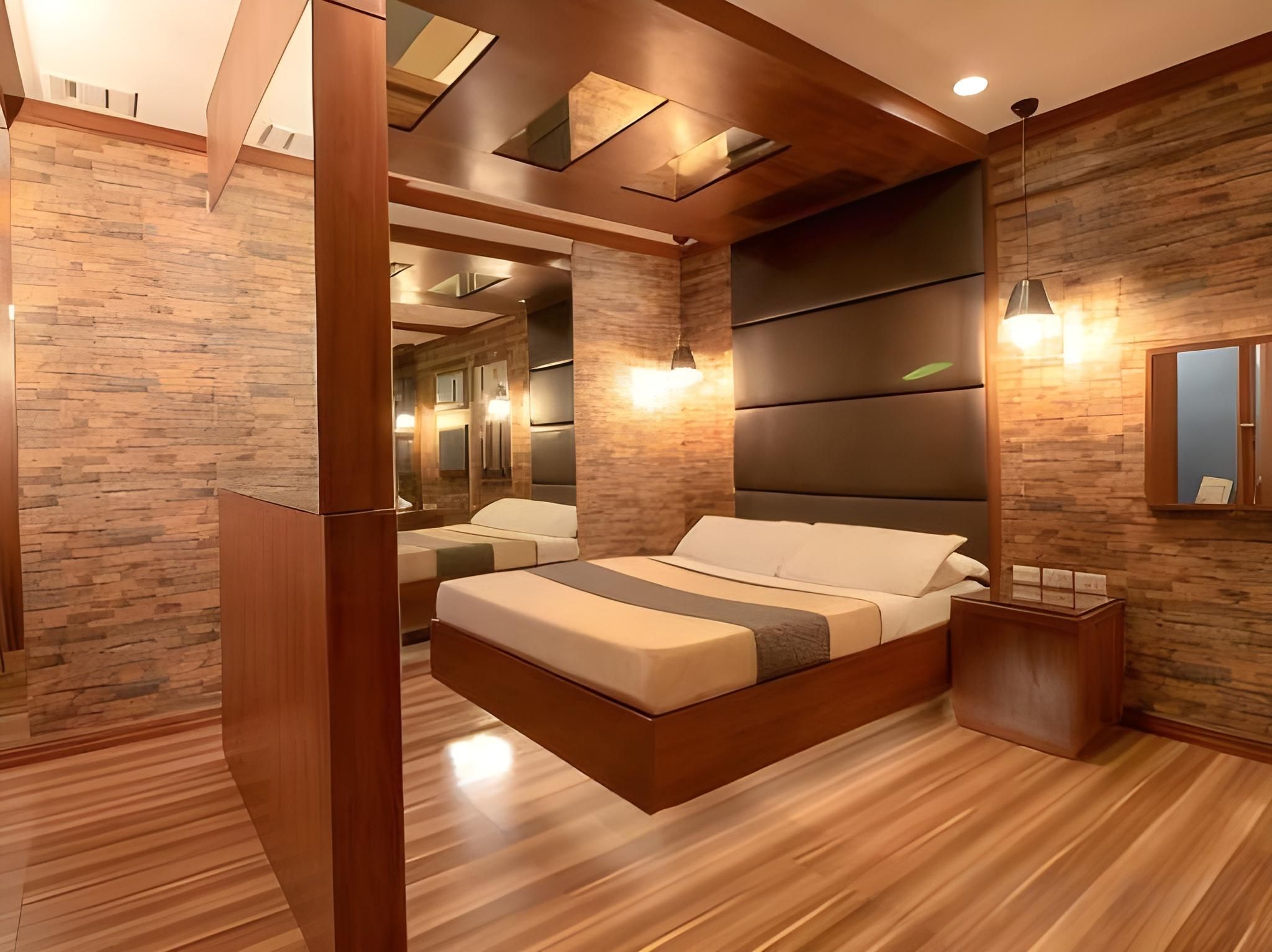 Standard Room - Parking and Garage Not Included