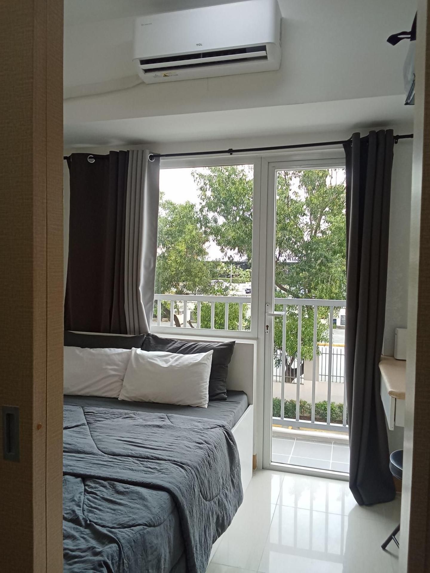 Studio with Balcony