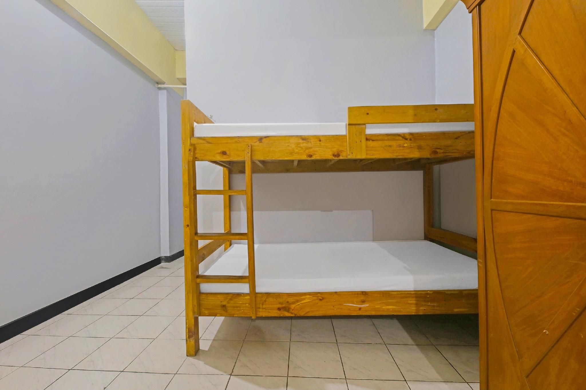 OYO 901 Ranchotel Tunasan Standard Family 3