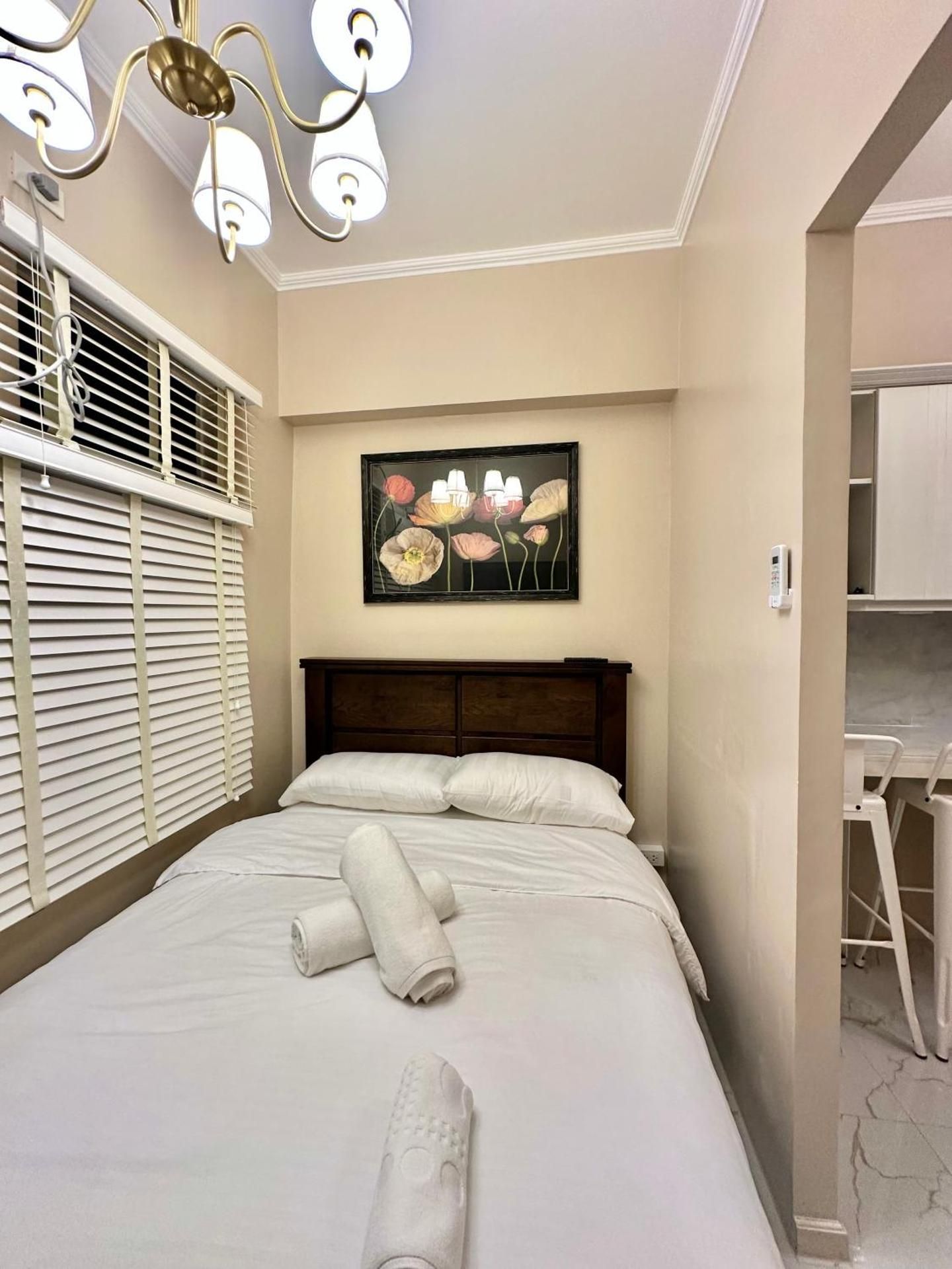 Studio Apartment with One Double Bed