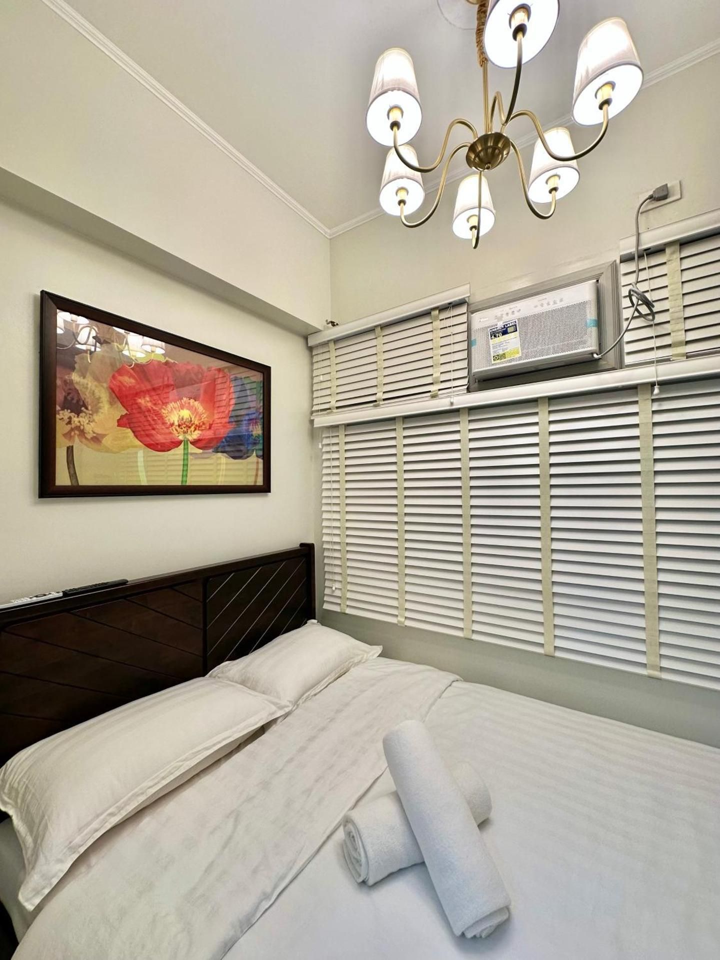 Studio Apartment with One Double Bed