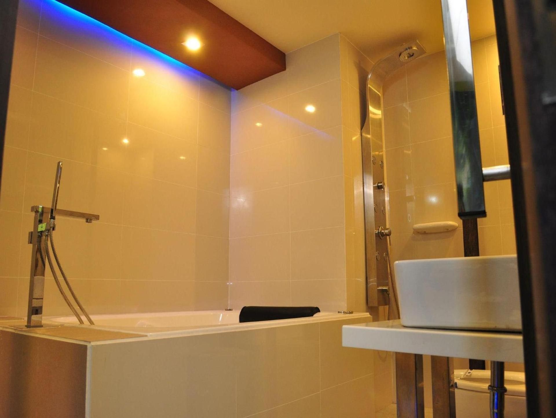 Mega Suite