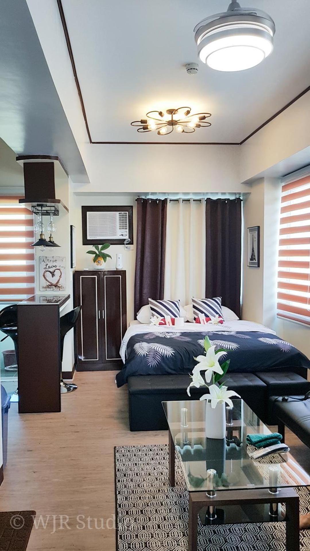 Deluxe Queen Studio 