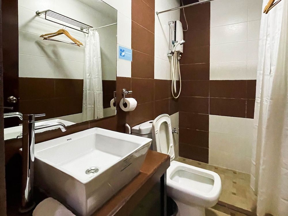Siayan Travellers Inn Manila powered by Cocotel Standard Room 6
