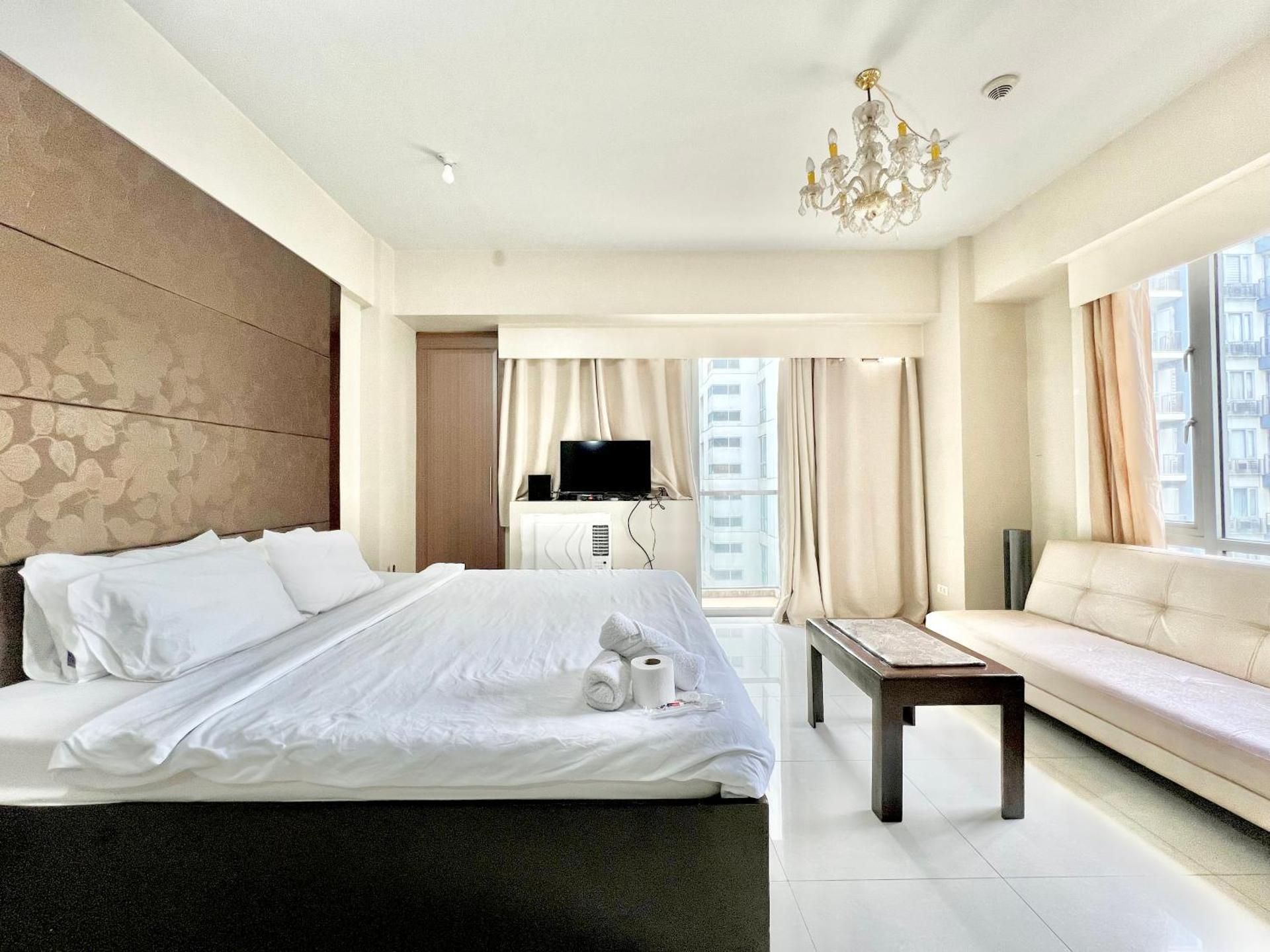 Deluxe Queen Suite