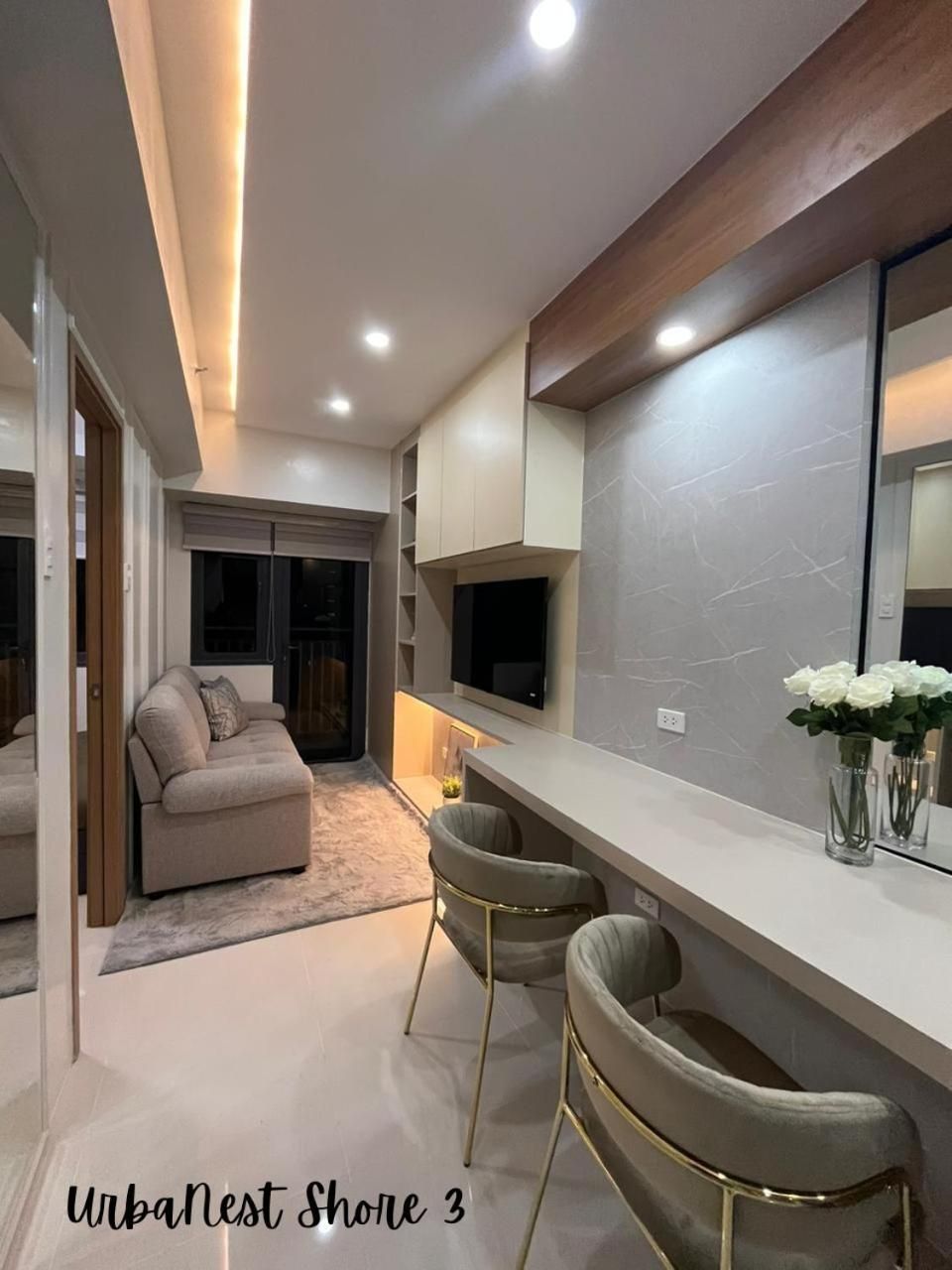 One-Bedroom Apartment with Pool View