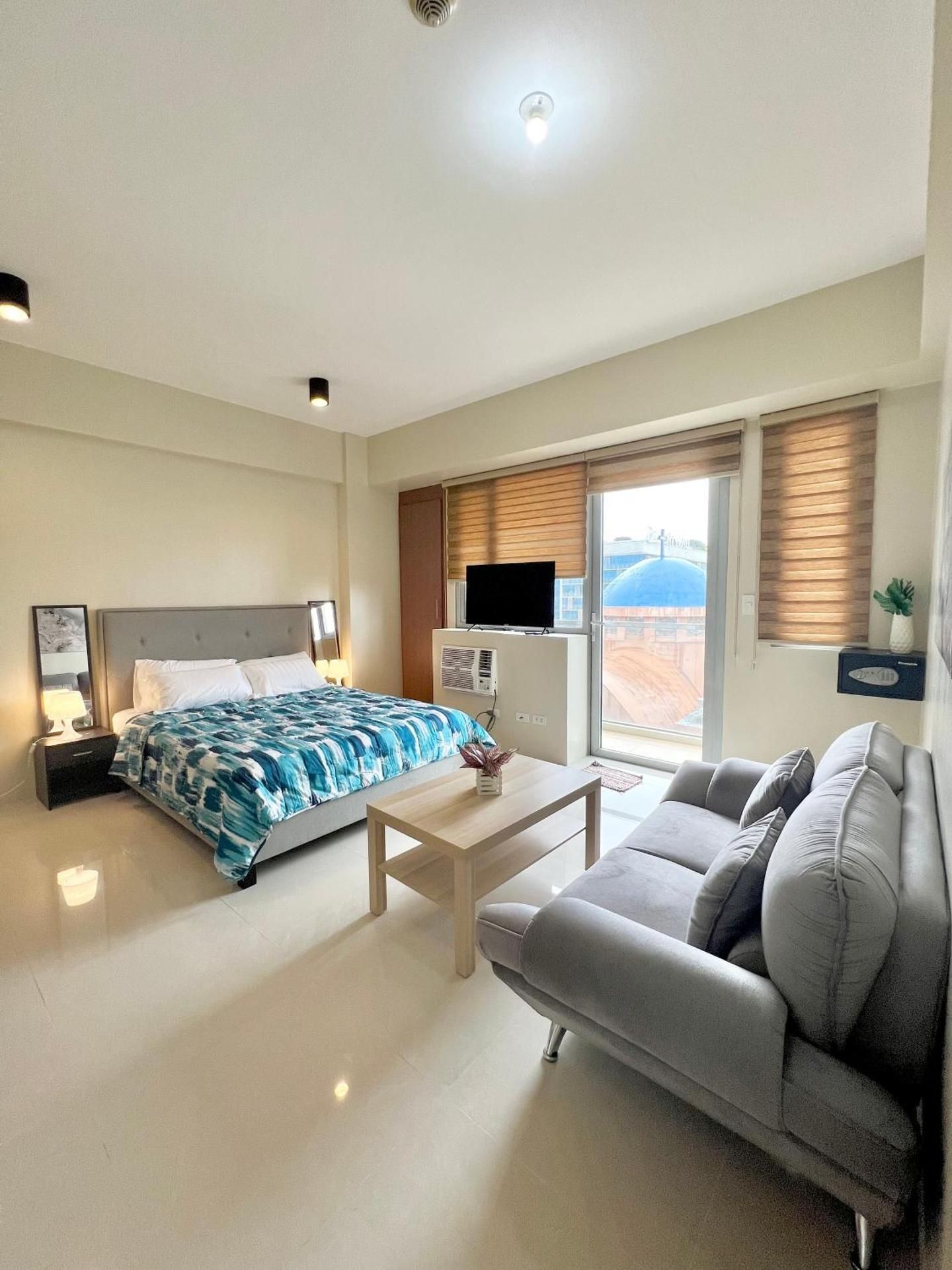 Deluxe Queen Suite