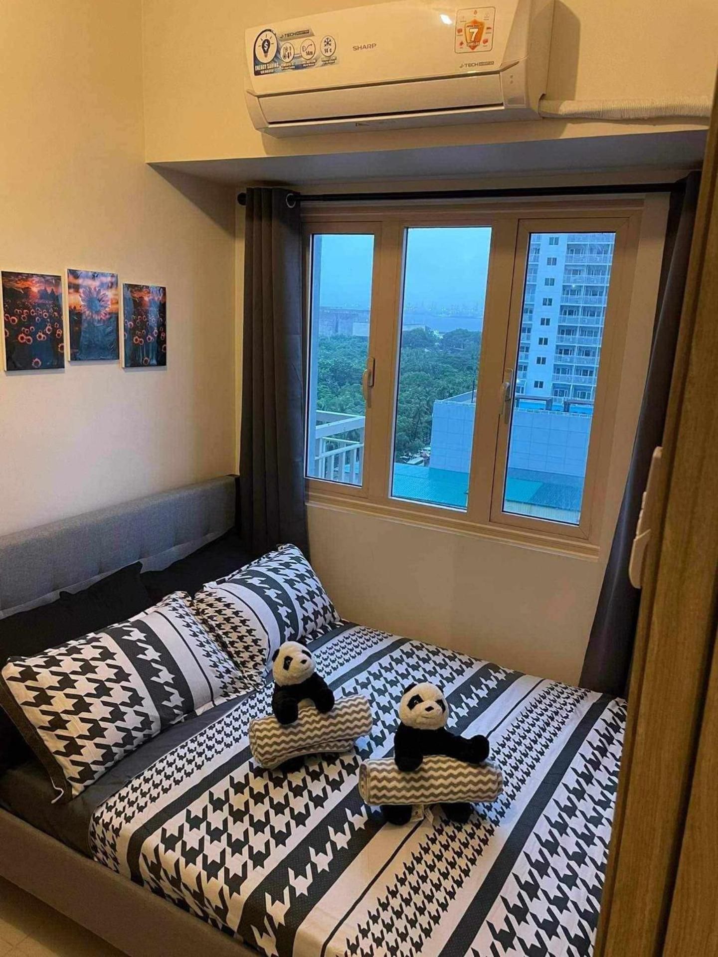 One-Bedroom Apartment with Sea View and Balcony