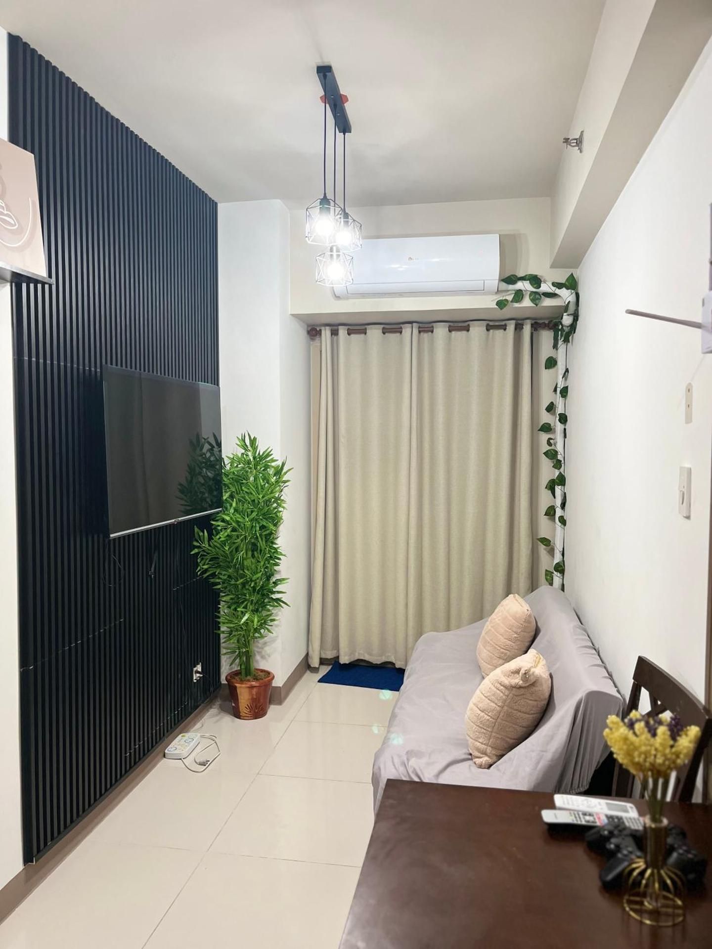 One-Bedroom Apartment with Sea View and Balcony
