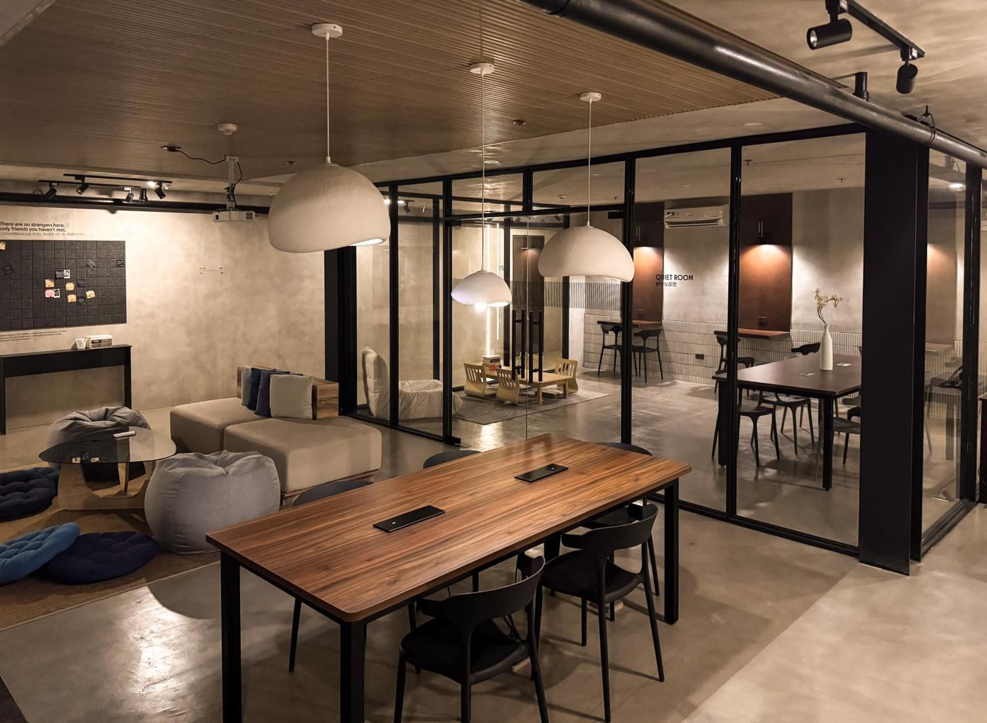 shared lounge/tv area