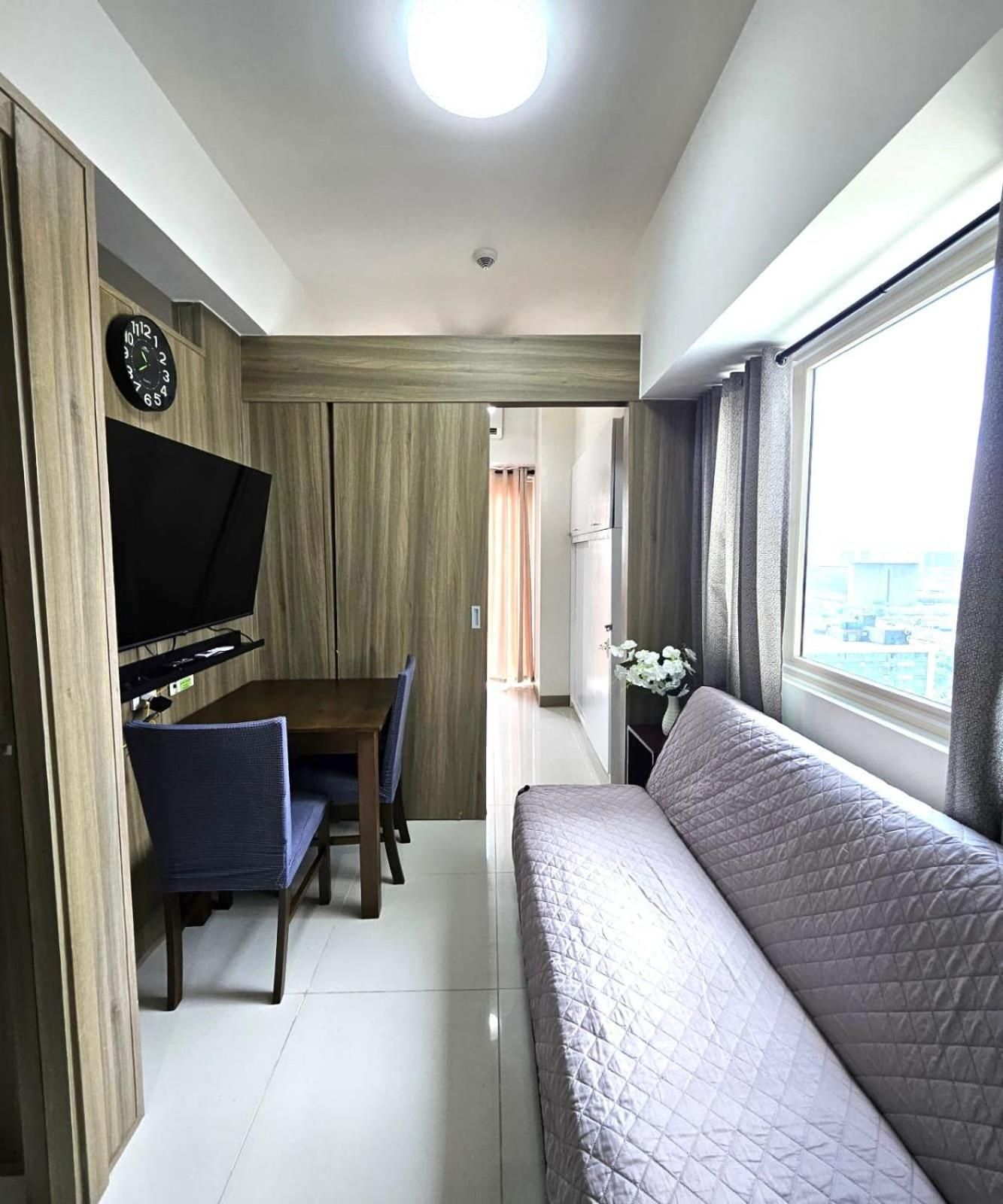 Coast Residences - 2 Bedroom with Balcony facing Mall of Asia, Manila Bay & Pool View Two-Bedroom Apartment 3