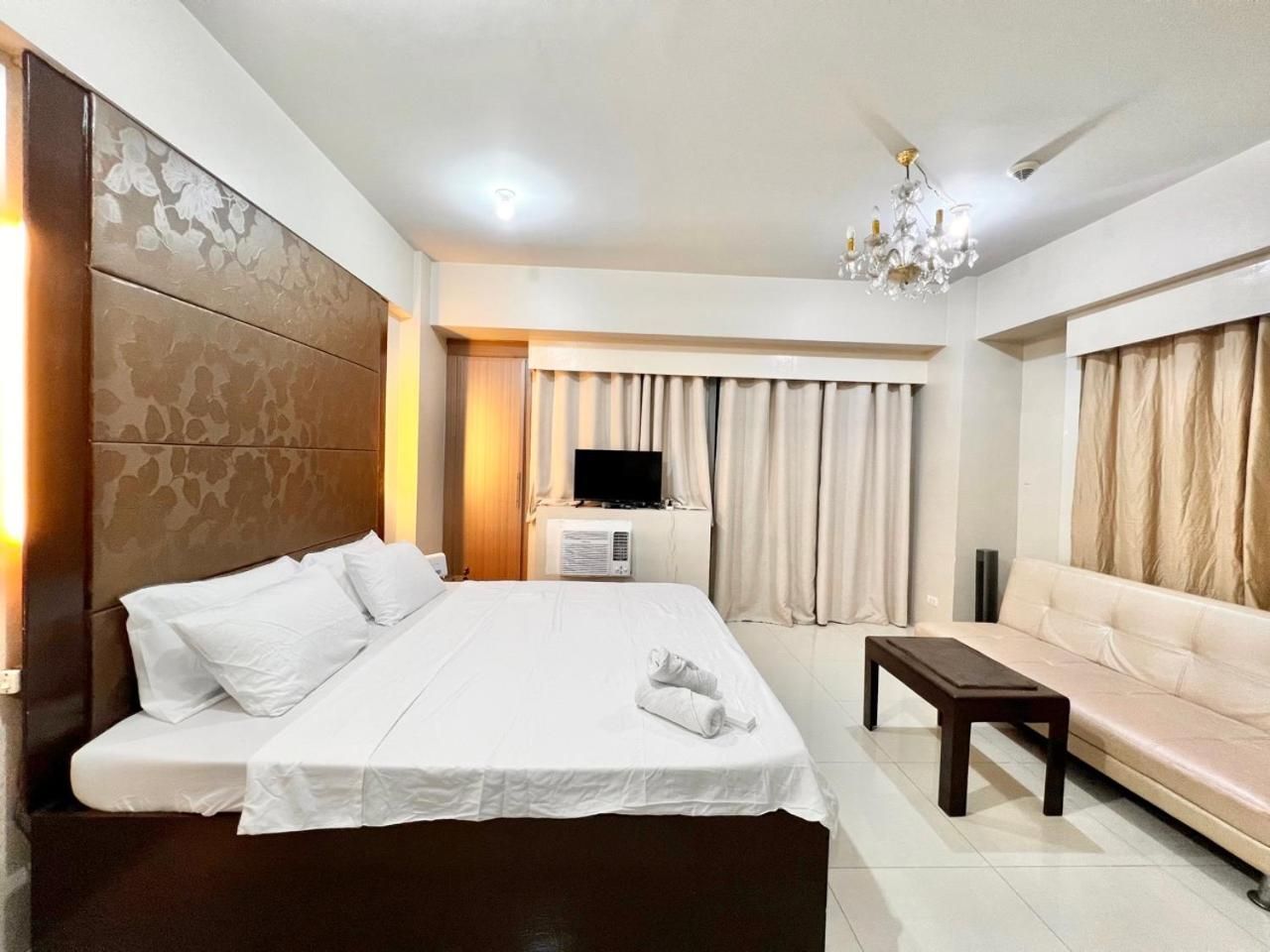 Deluxe Queen Suite