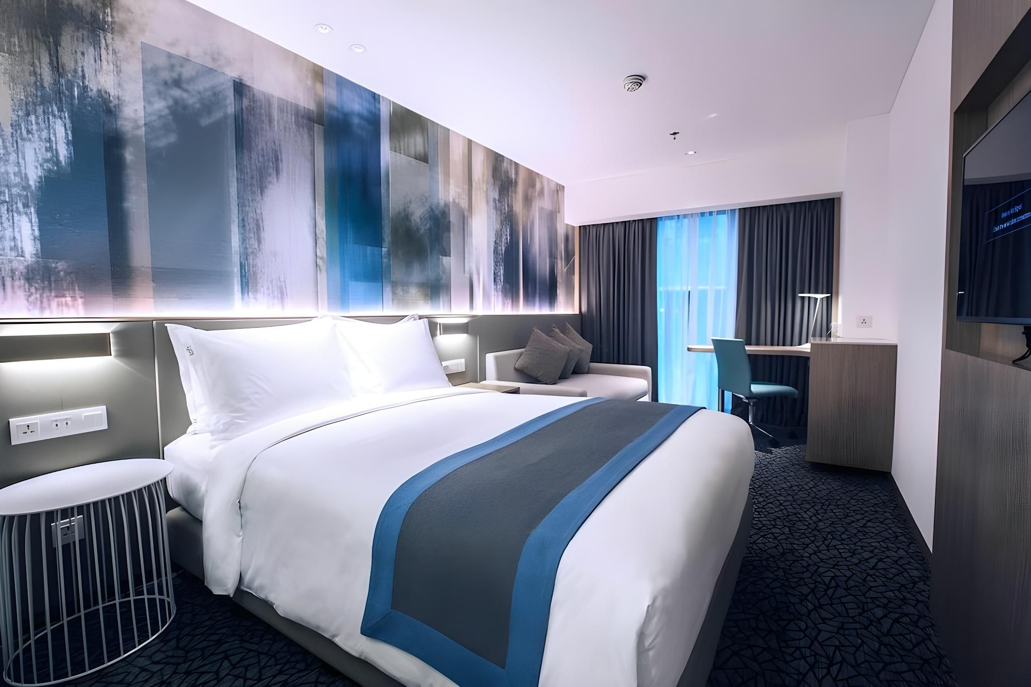 1 Queen Standard Accessible With Free Breakfast