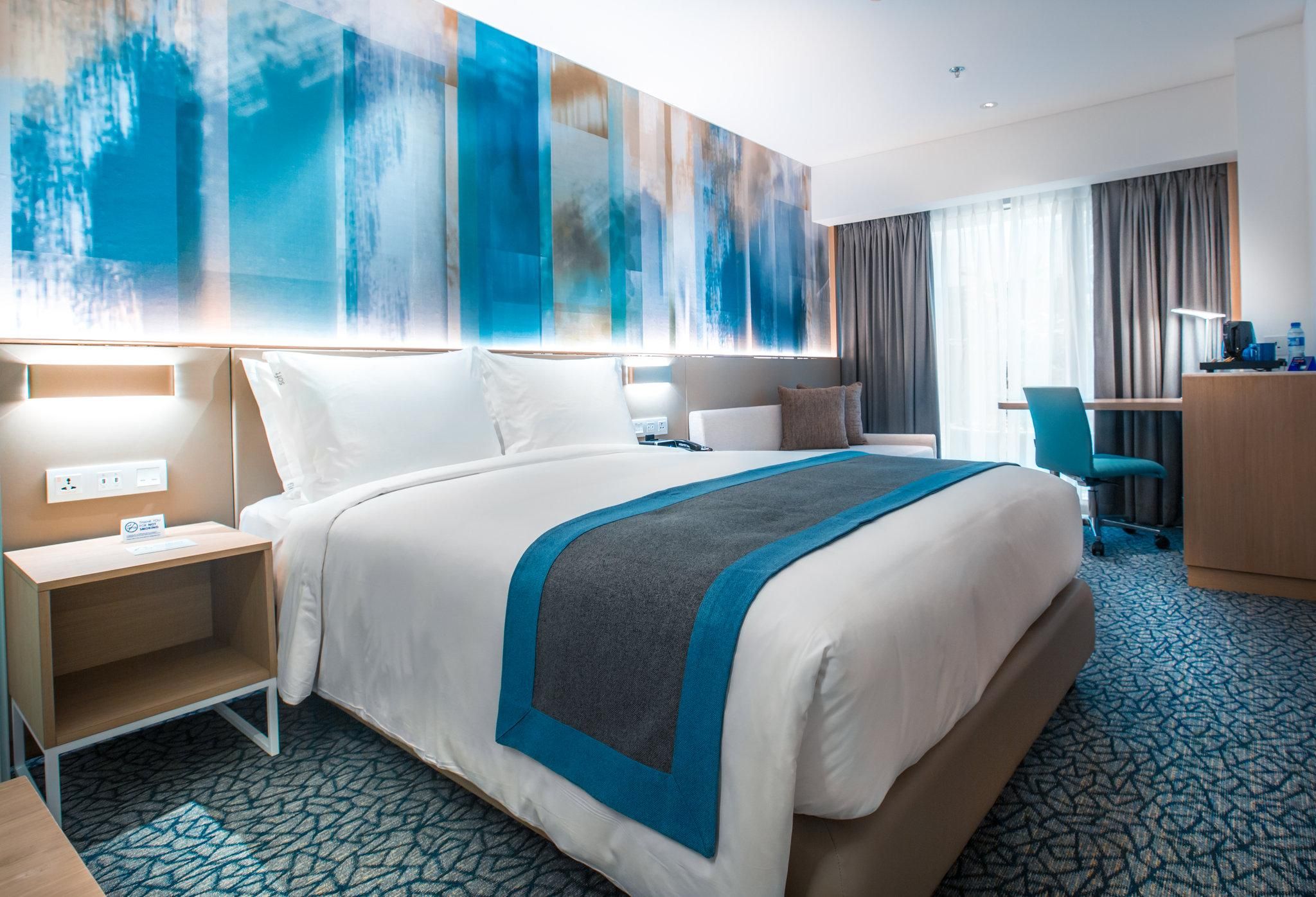 1 Queen Standard Sofa Bed Airport View Free Breakfast