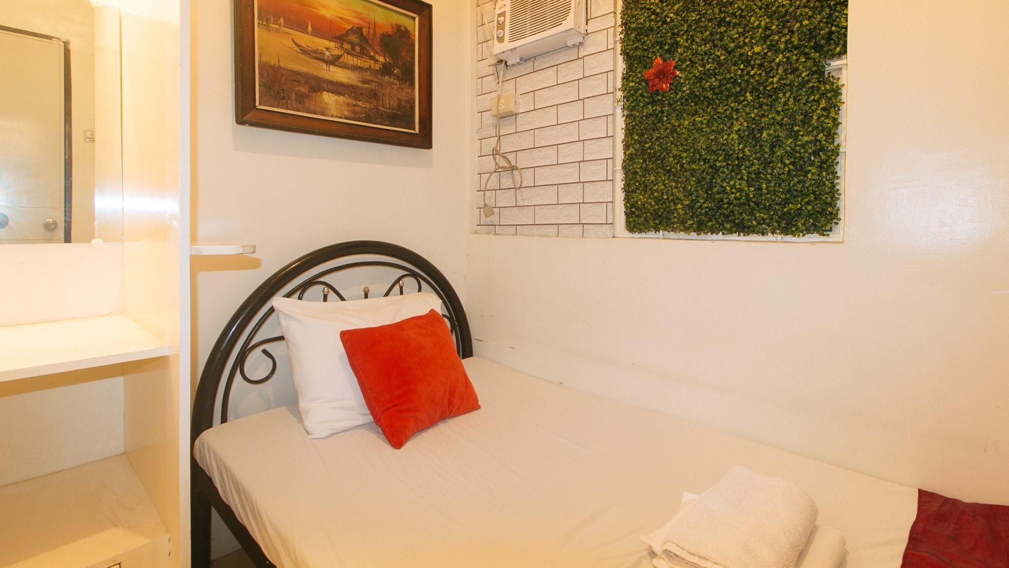 Single Room with Shared Bathroom