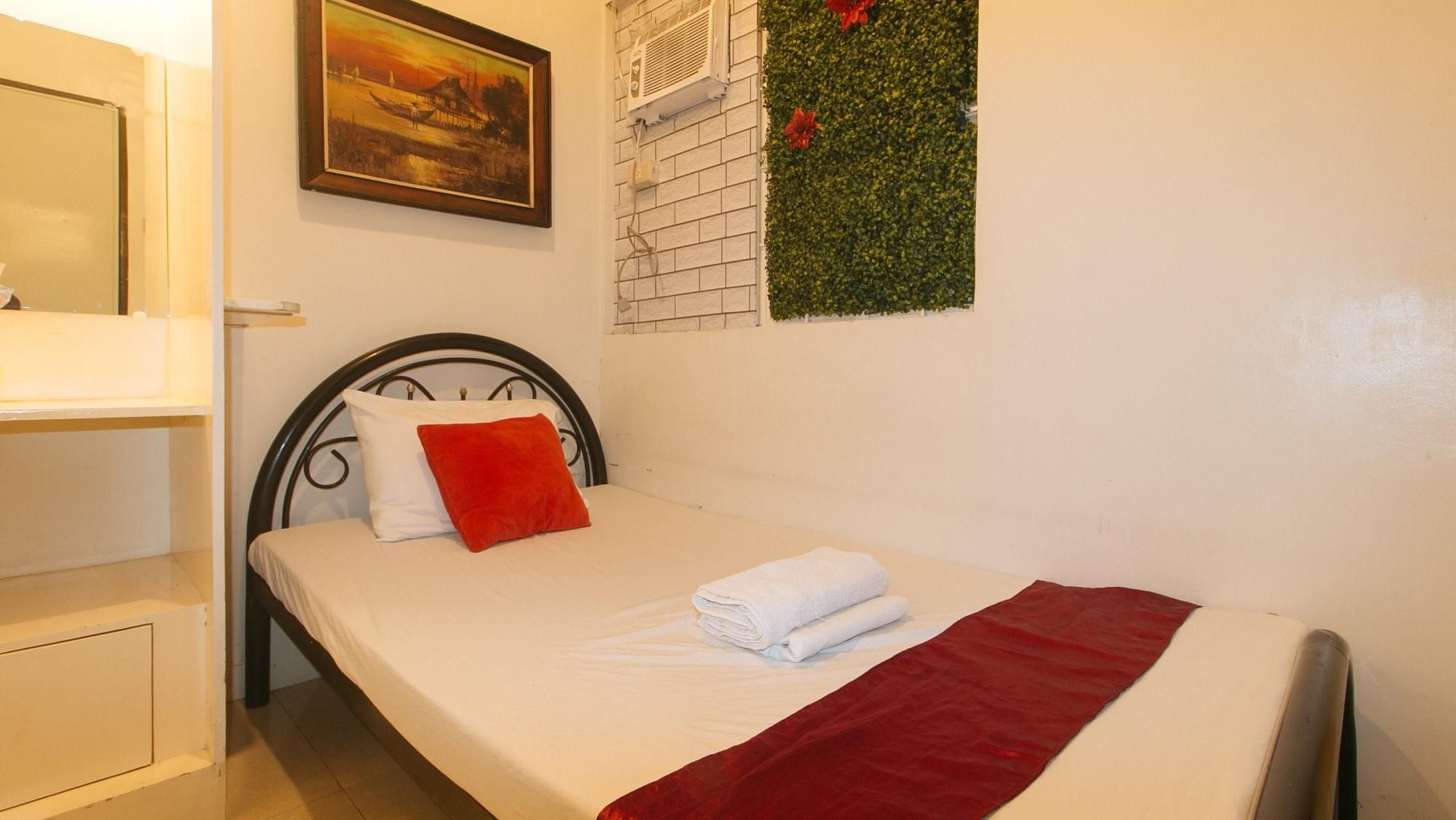 Single Room with Shared Bathroom