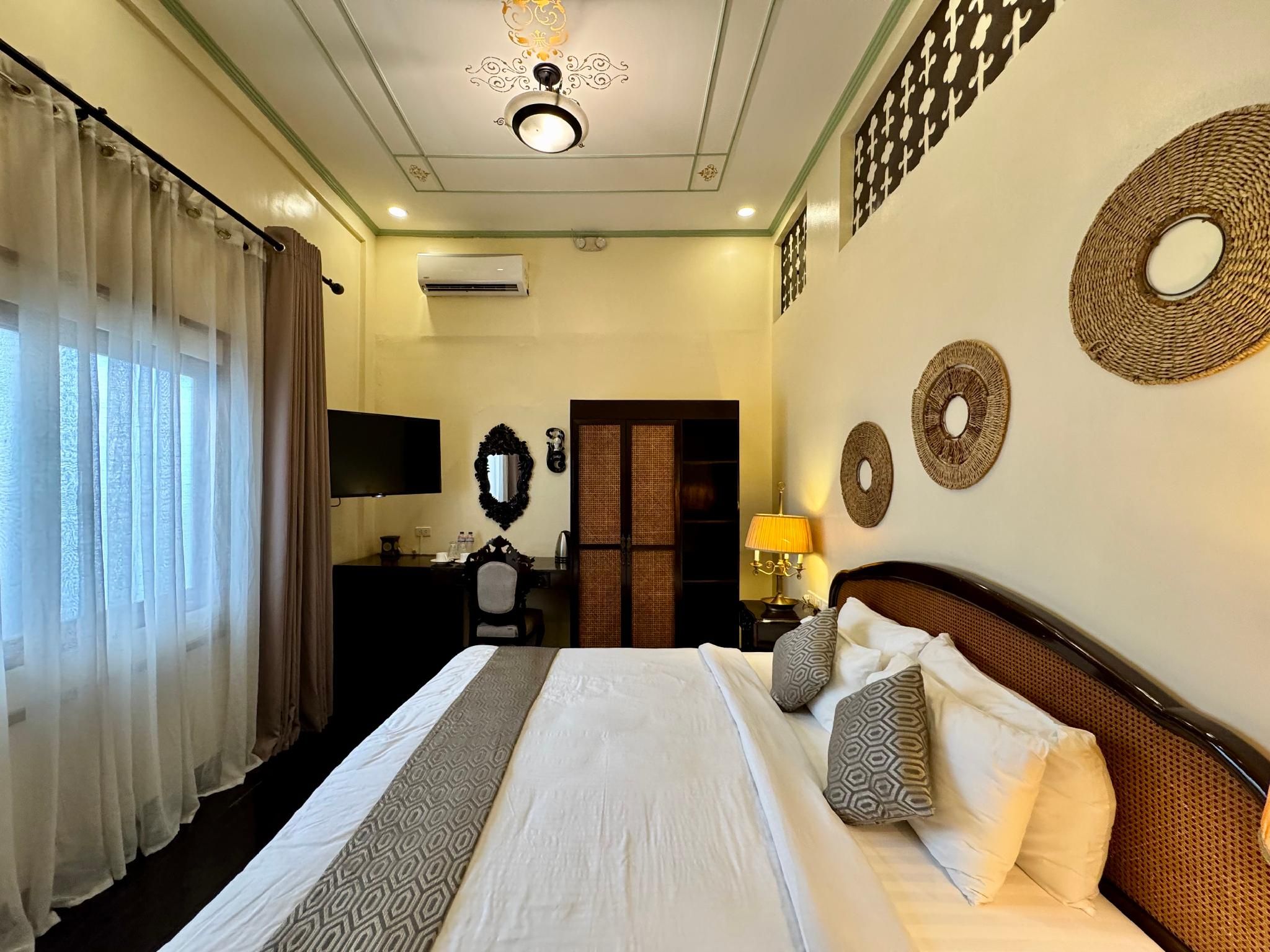 Deluxe King Suite