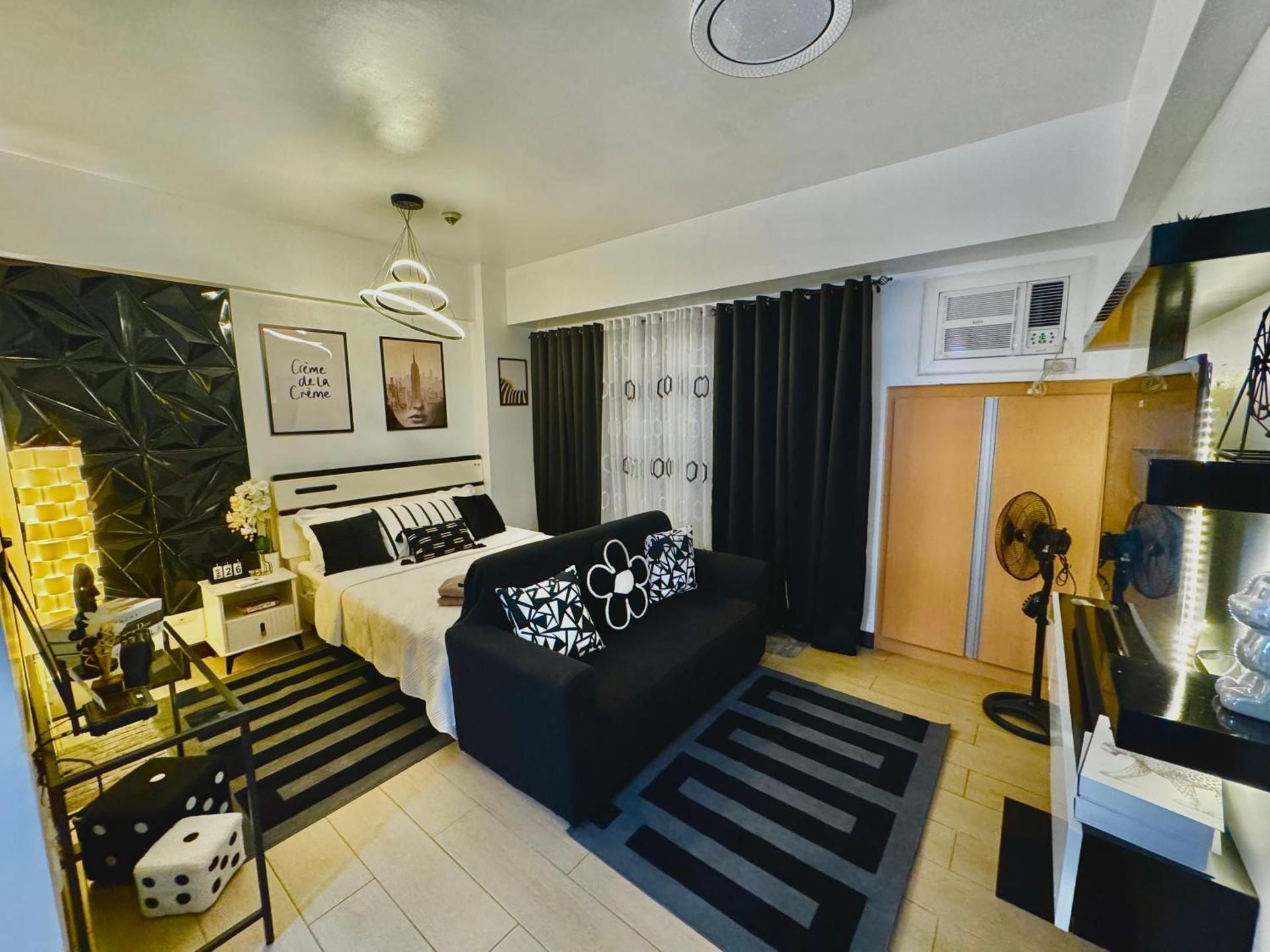 Deluxe Queen Studio 