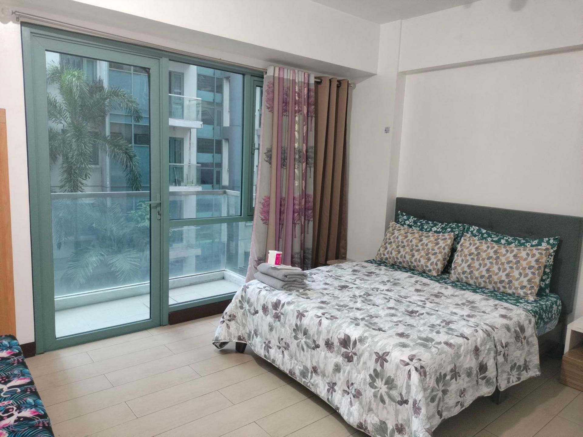 Studio with Balcony