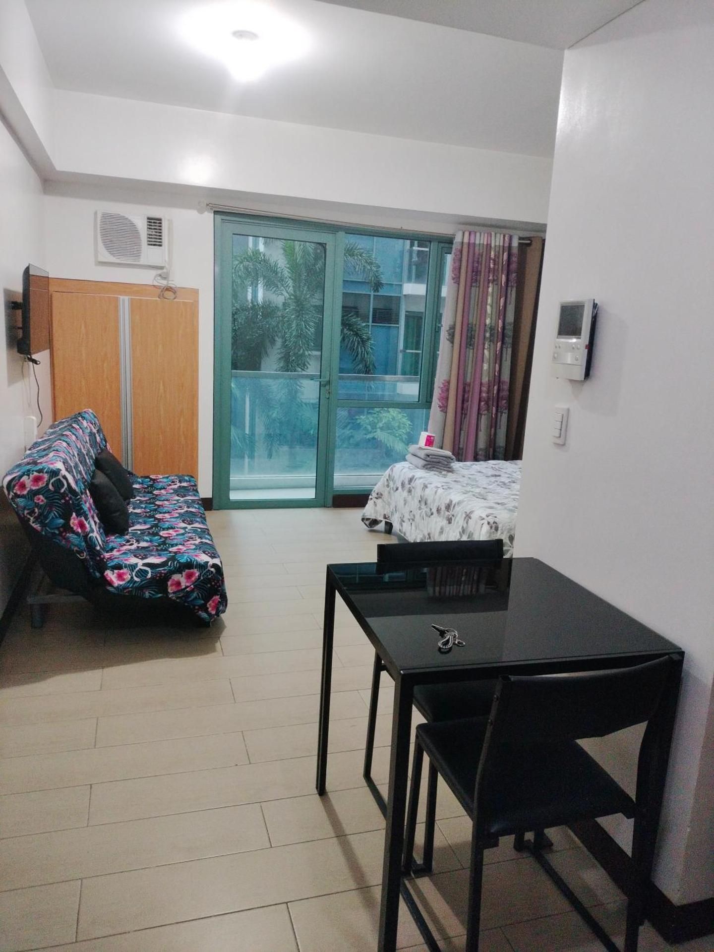 Studio with Sofa Bed