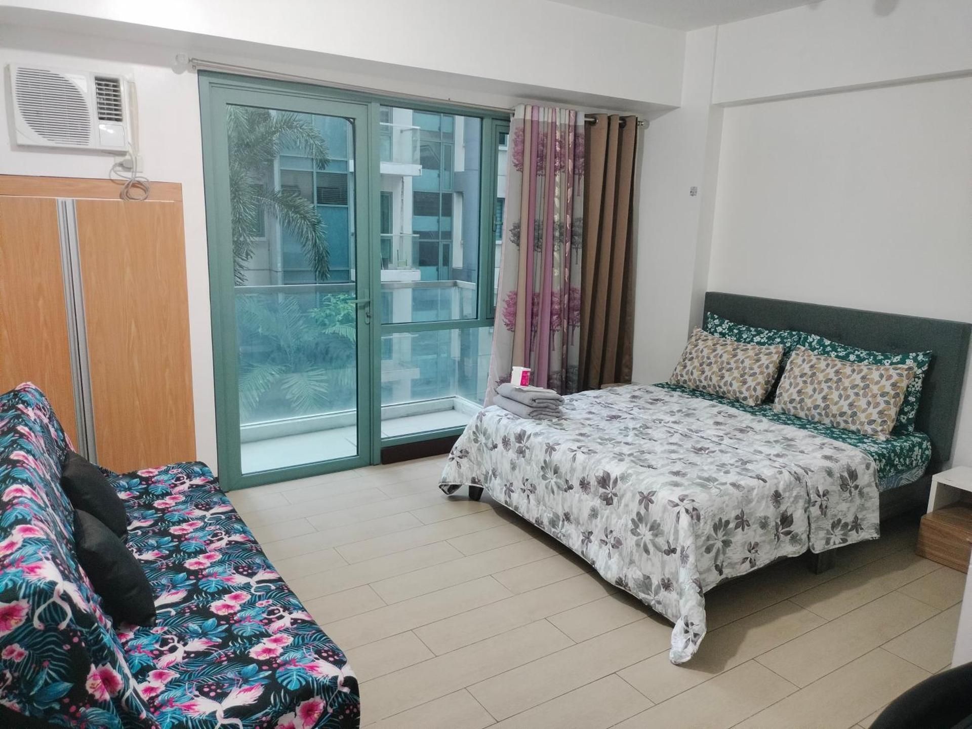Studio with Sofa Bed