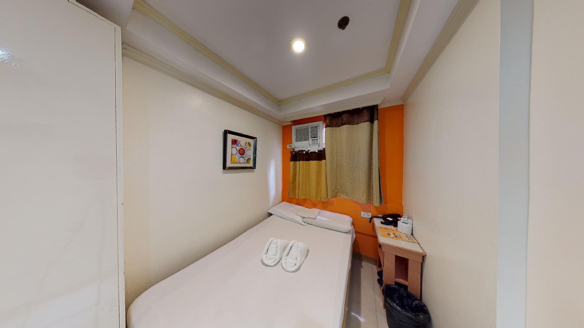 Standard Double Shared Bathroom