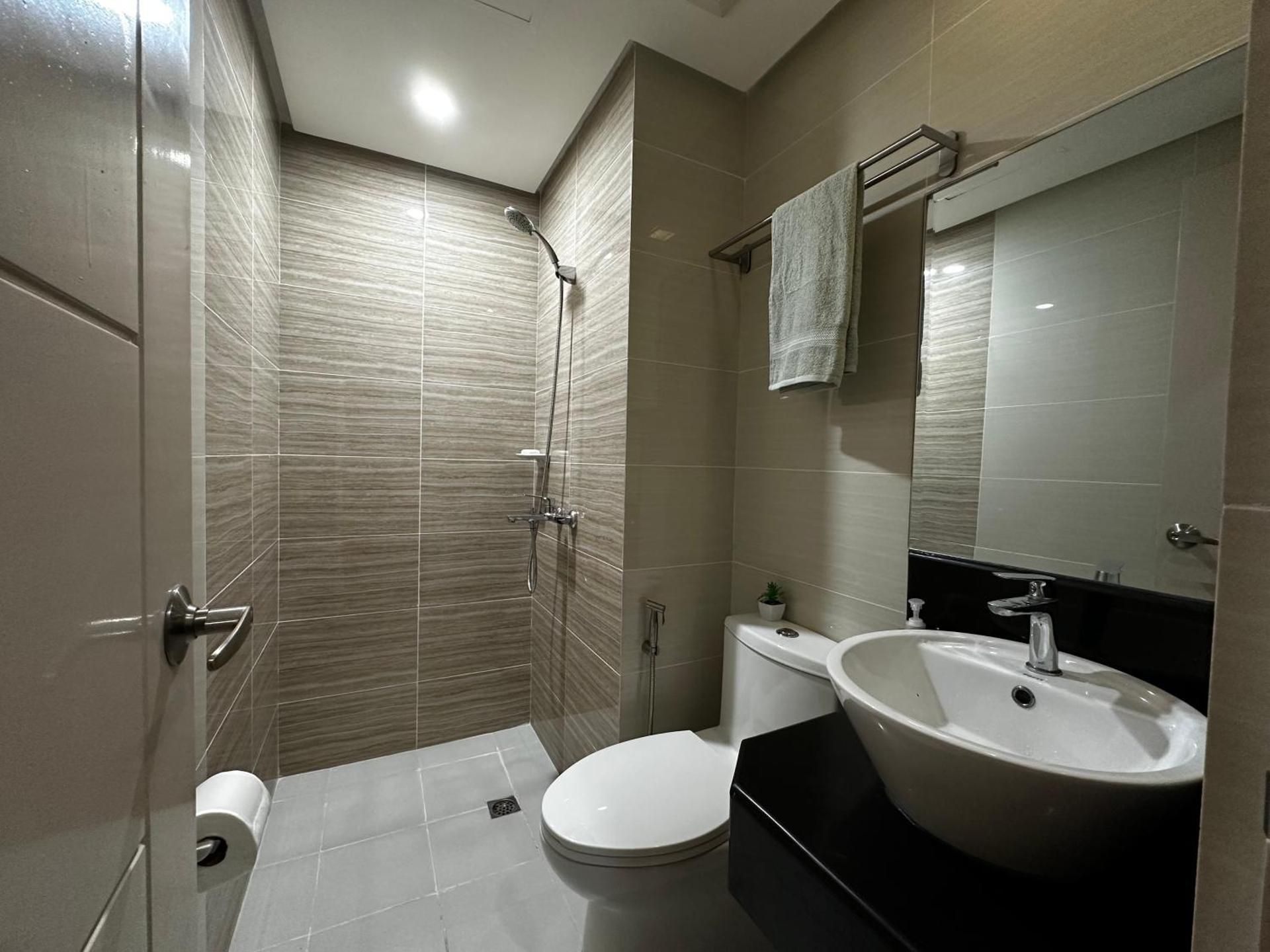 Deluxe One-Bedroom Apartment with City View