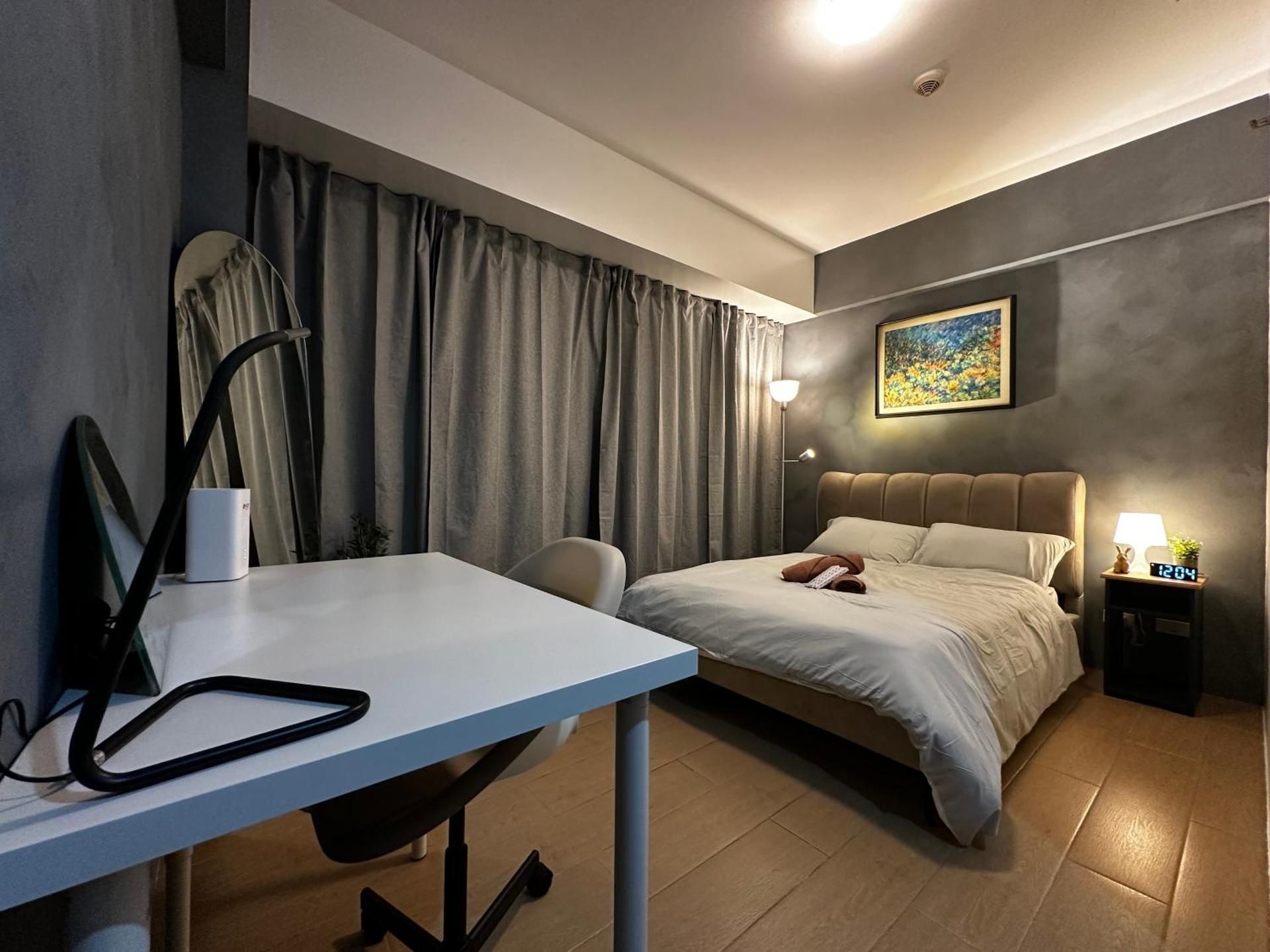 Deluxe One-Bedroom Apartment with City View