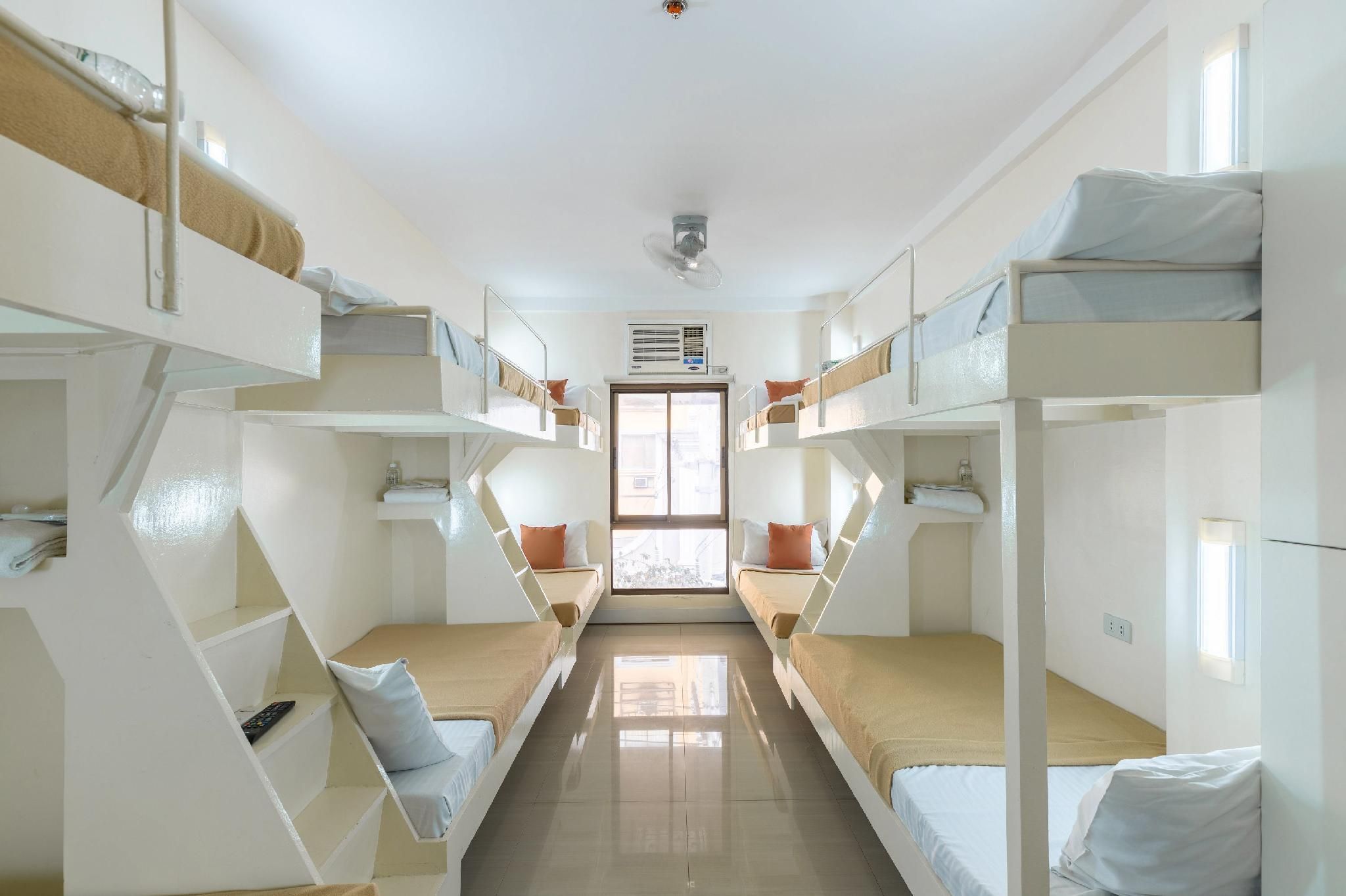 10 People in 10-Bed Dormitory - Mixed