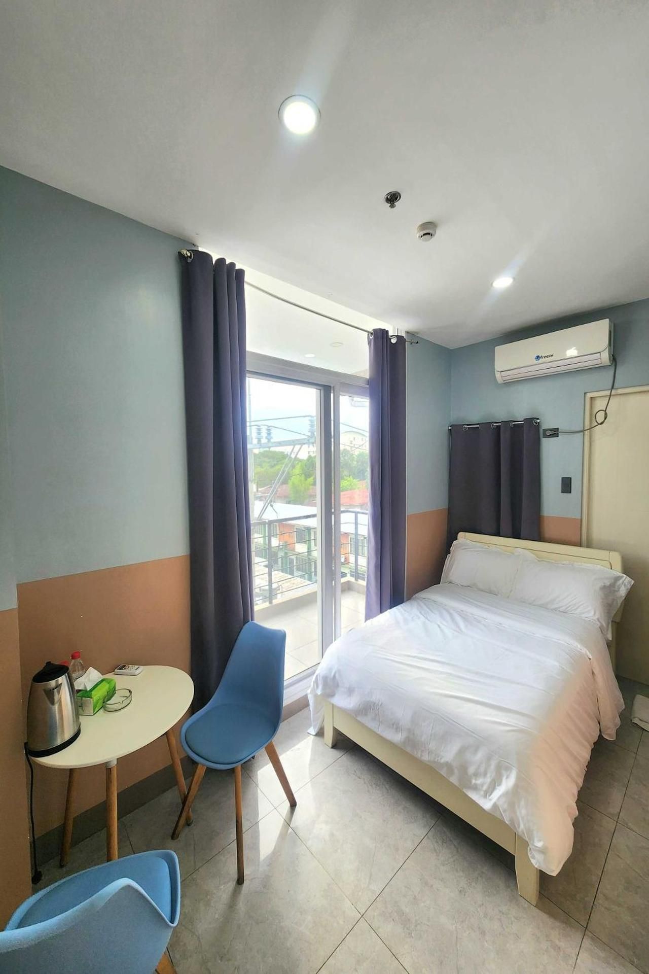 Economy Room
