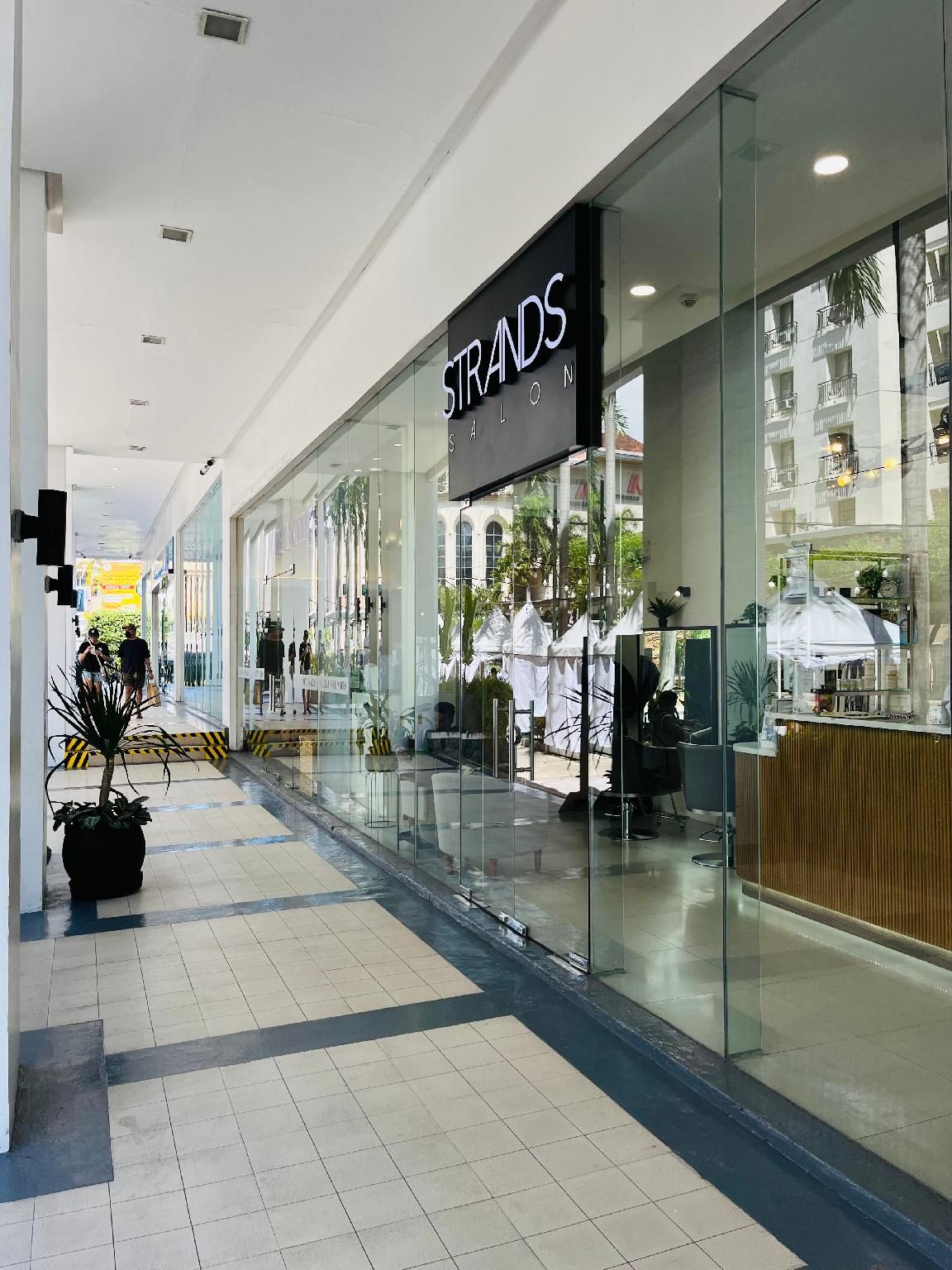 ONE PALM TREE VILLAS