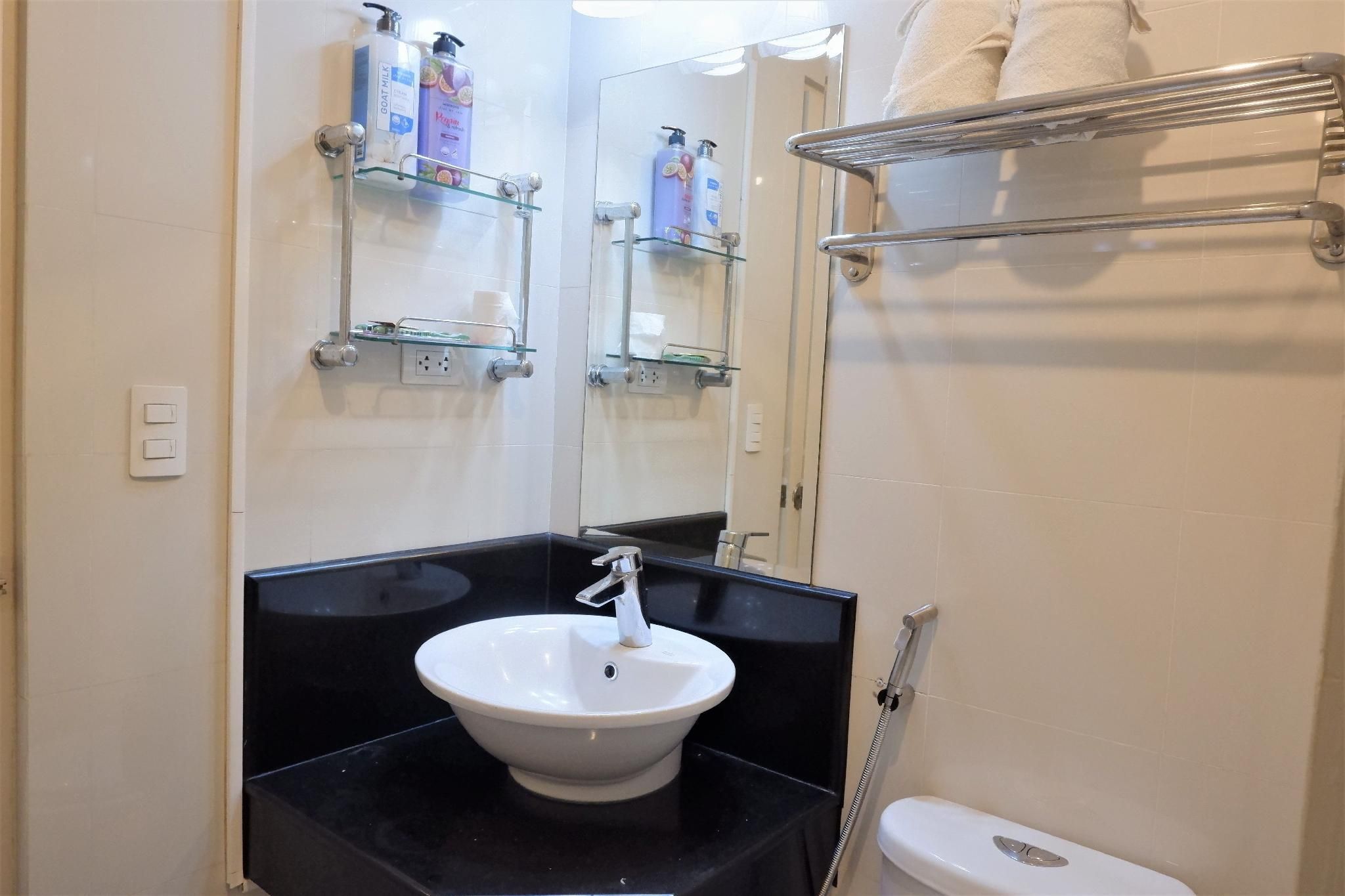 One Palmtree Villas by SMTL Properties  Standard Studio Queen Bed 2