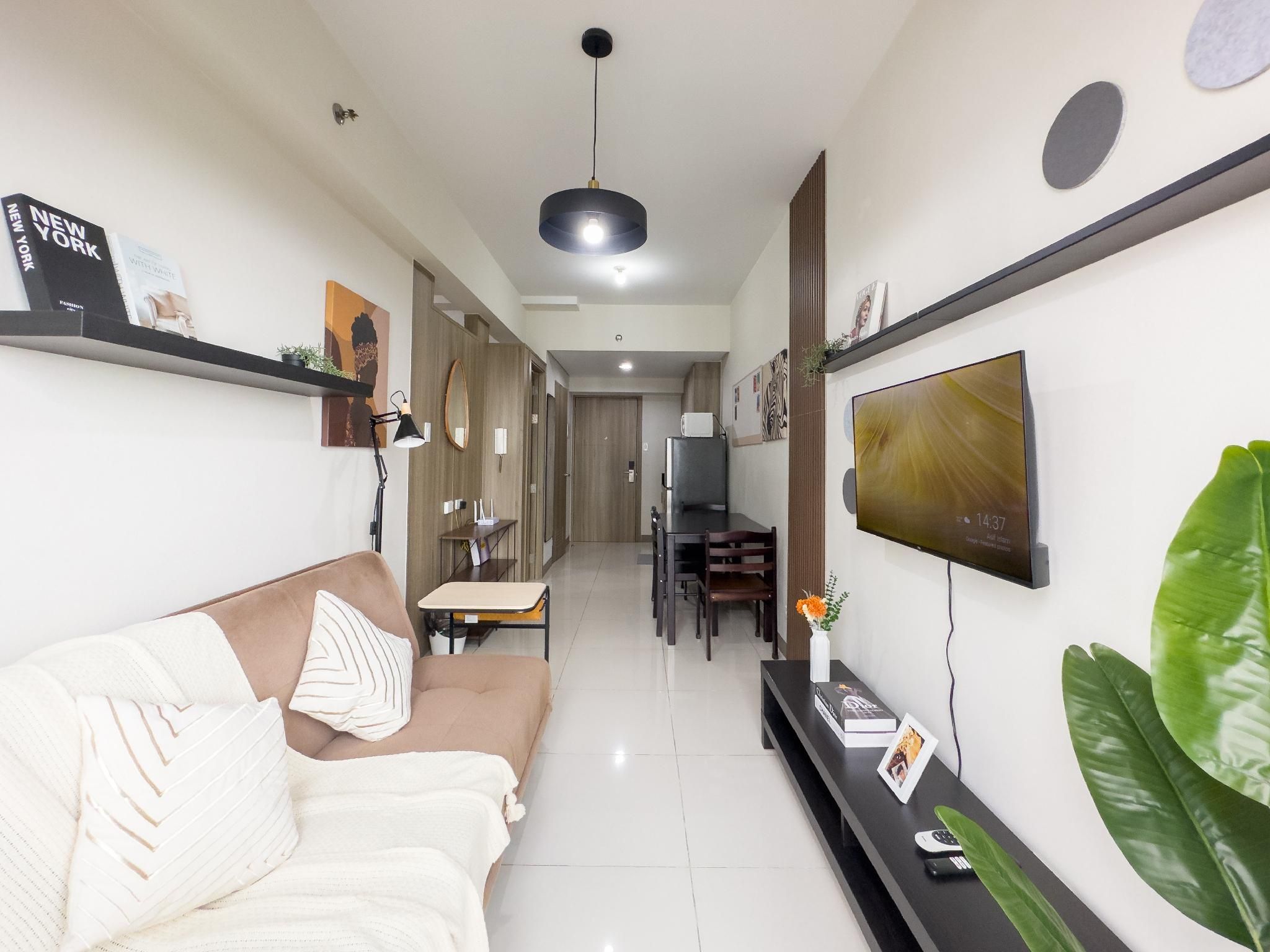 GemstoneBR in SMDC Coast Residences Modern Style - Family Suite with Balcony