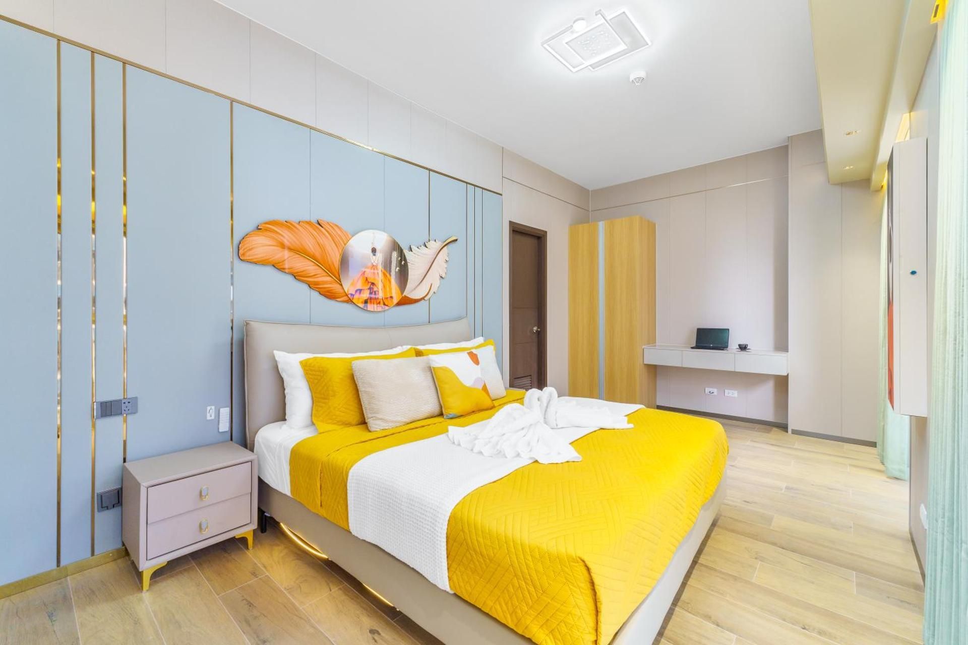 Three-Bedroom Premium Apartment with Resort View