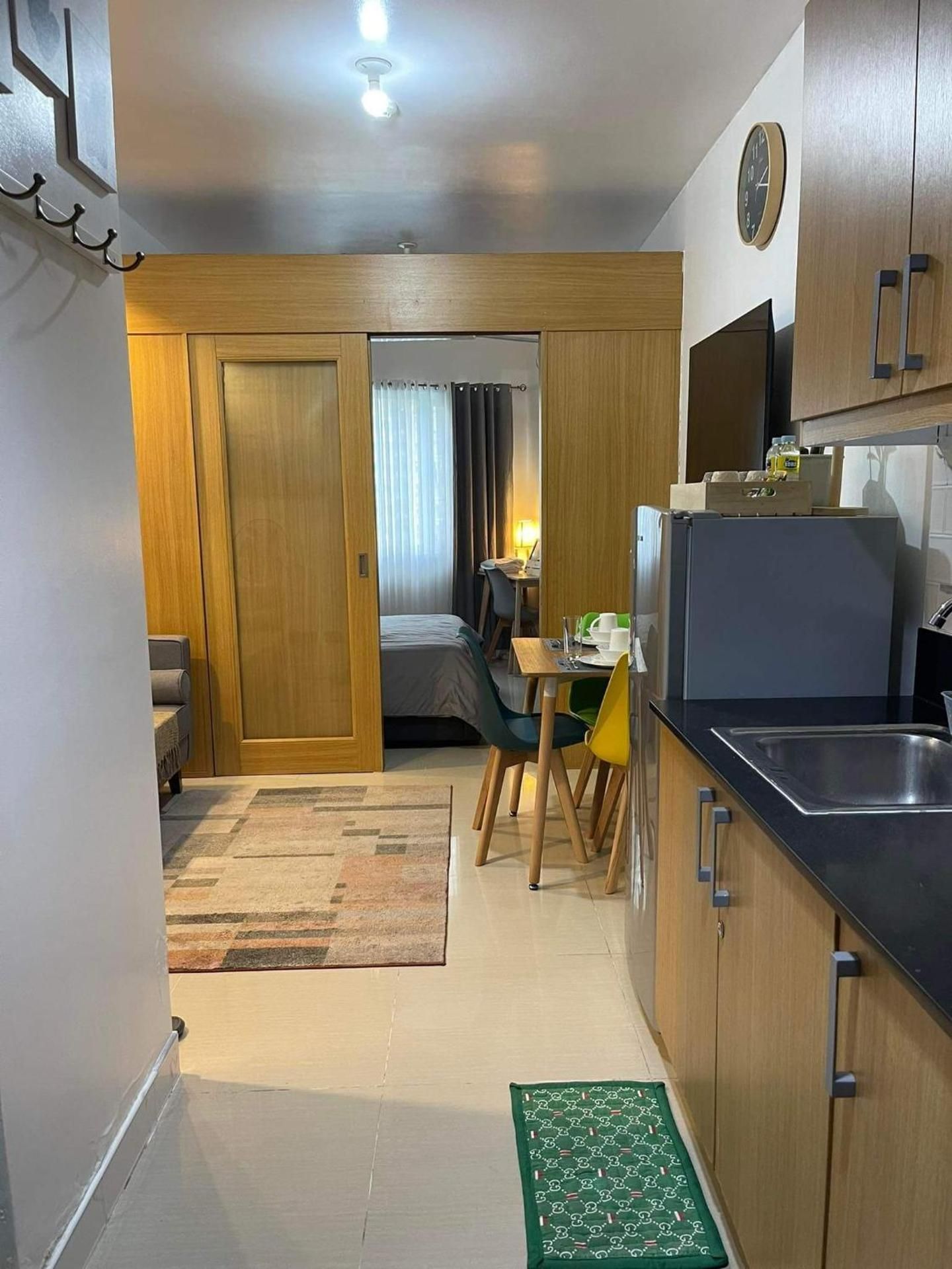 Shell Residences MOA by darpm One Bedroom Apartment 2